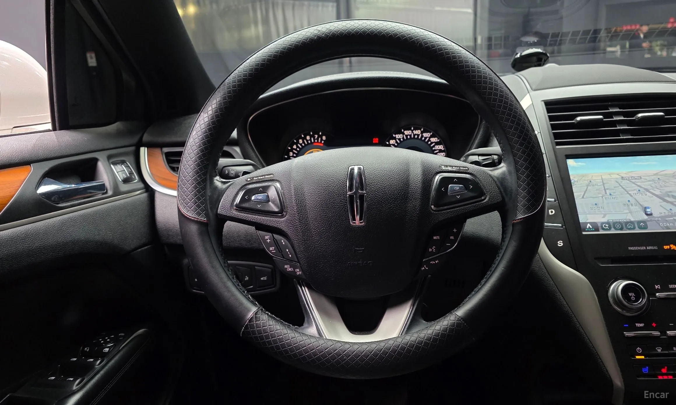 Lincoln MKC превью 13