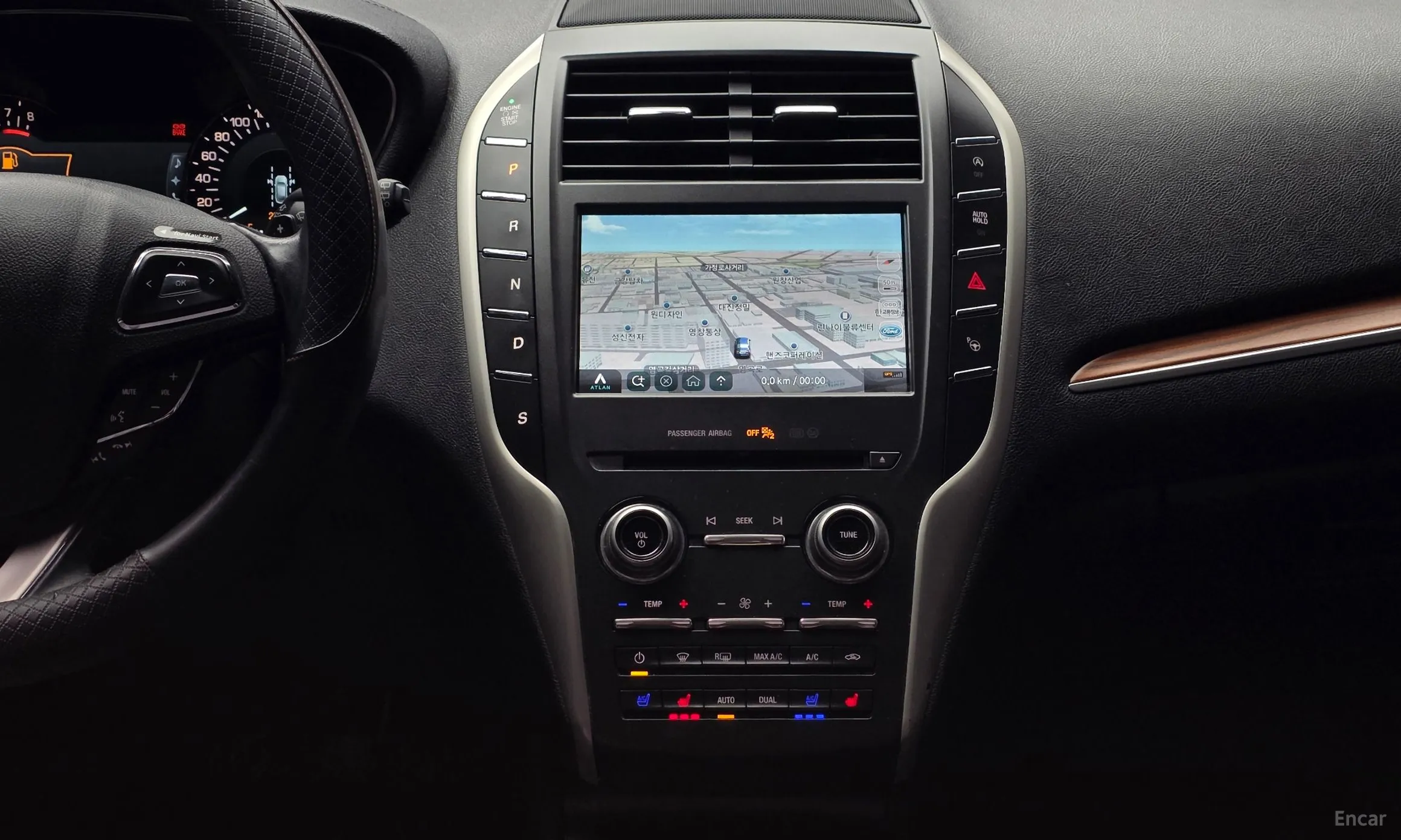 Lincoln MKC превью 14