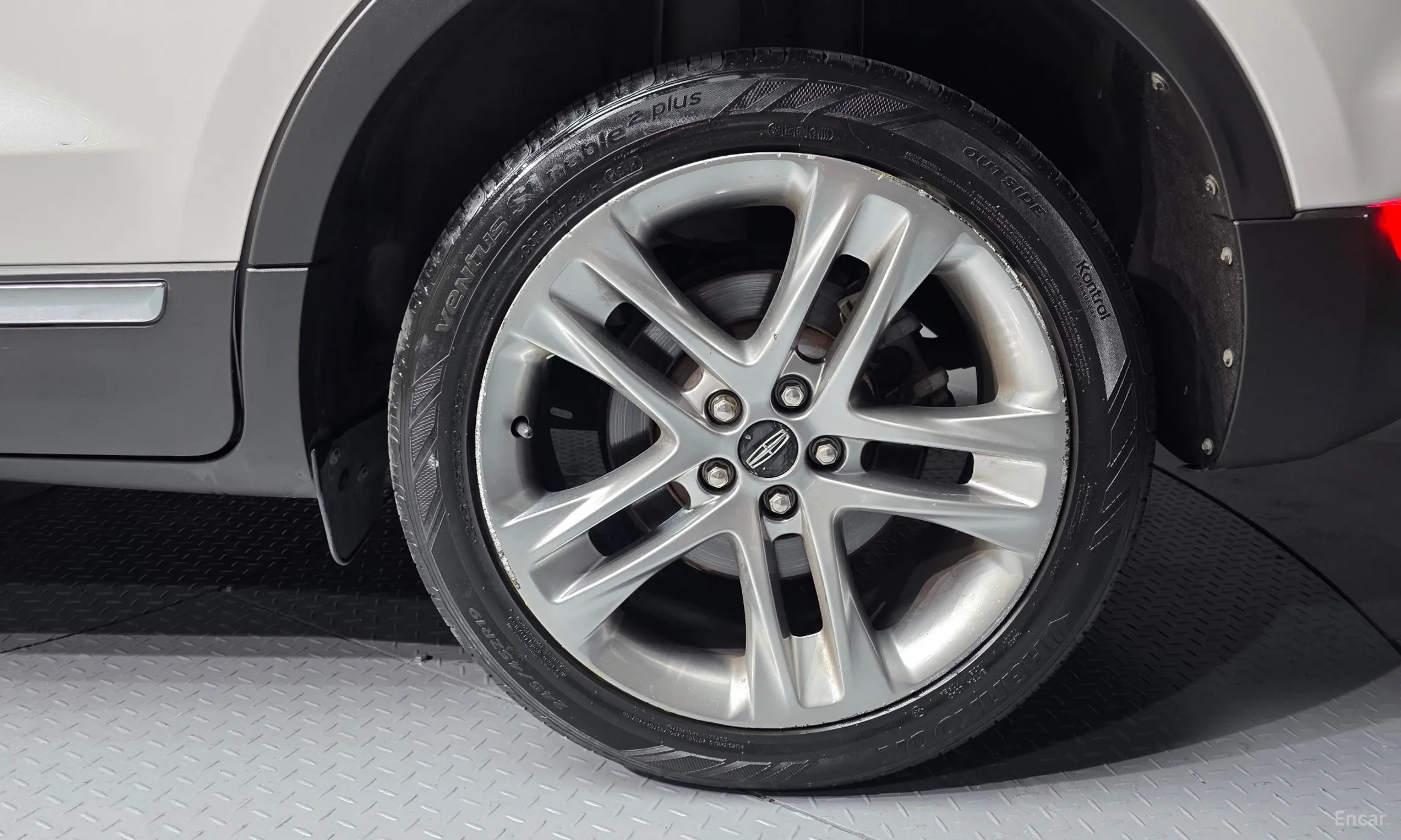 Lincoln MKC превью 5