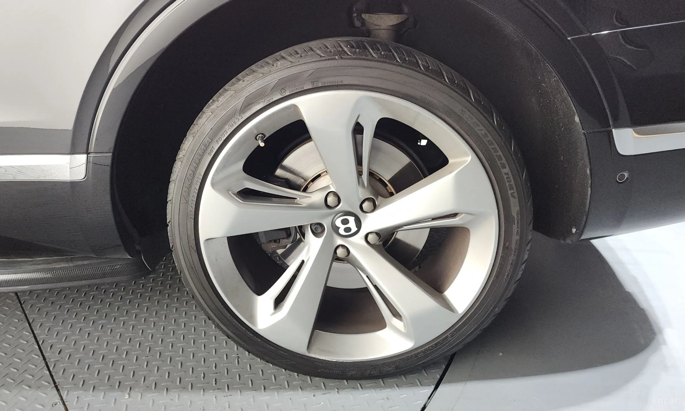 Bentley Bentayga превью 5