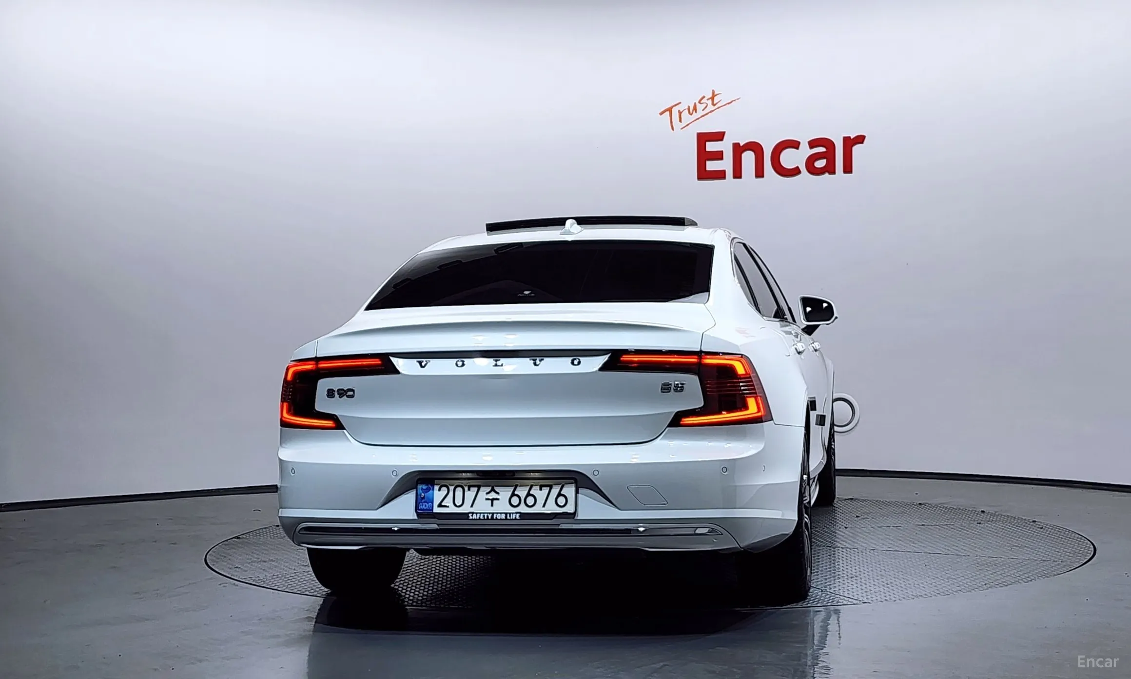 Volvo S90 превью 4