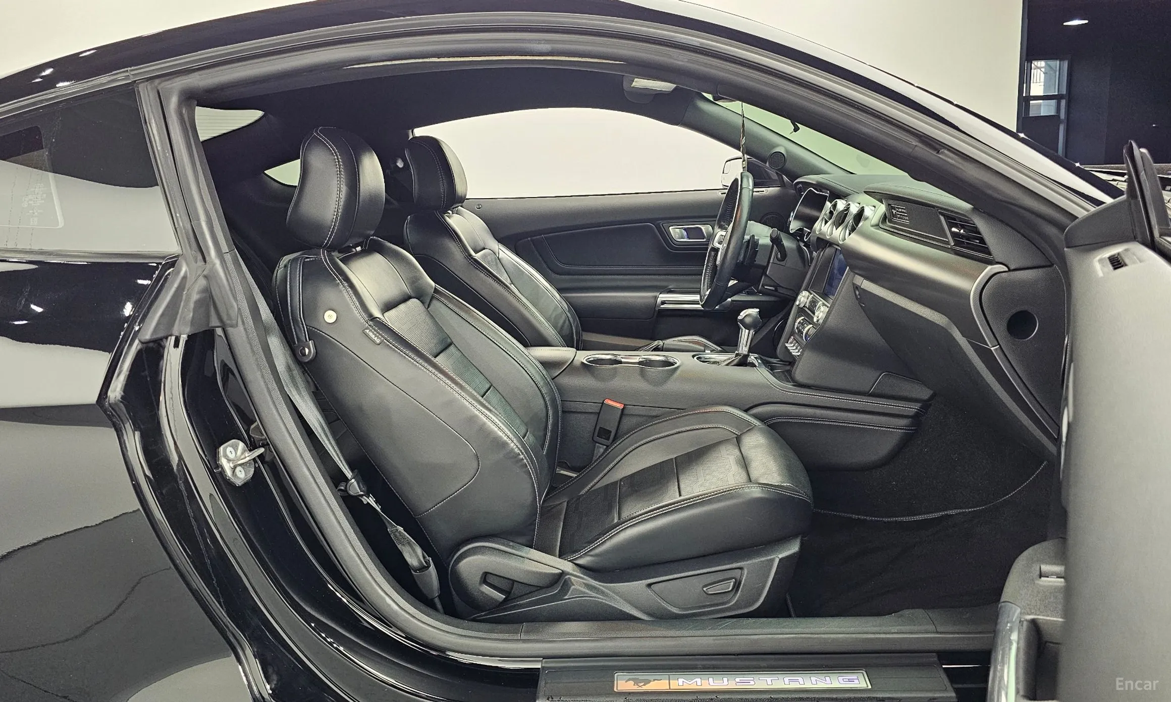Ford Mustang превью 10