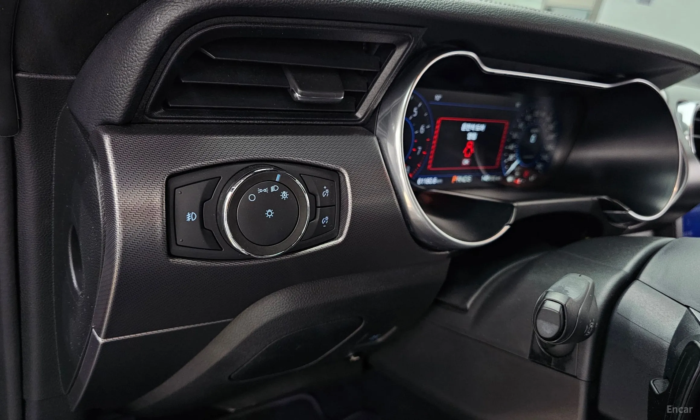 Ford Mustang превью 16
