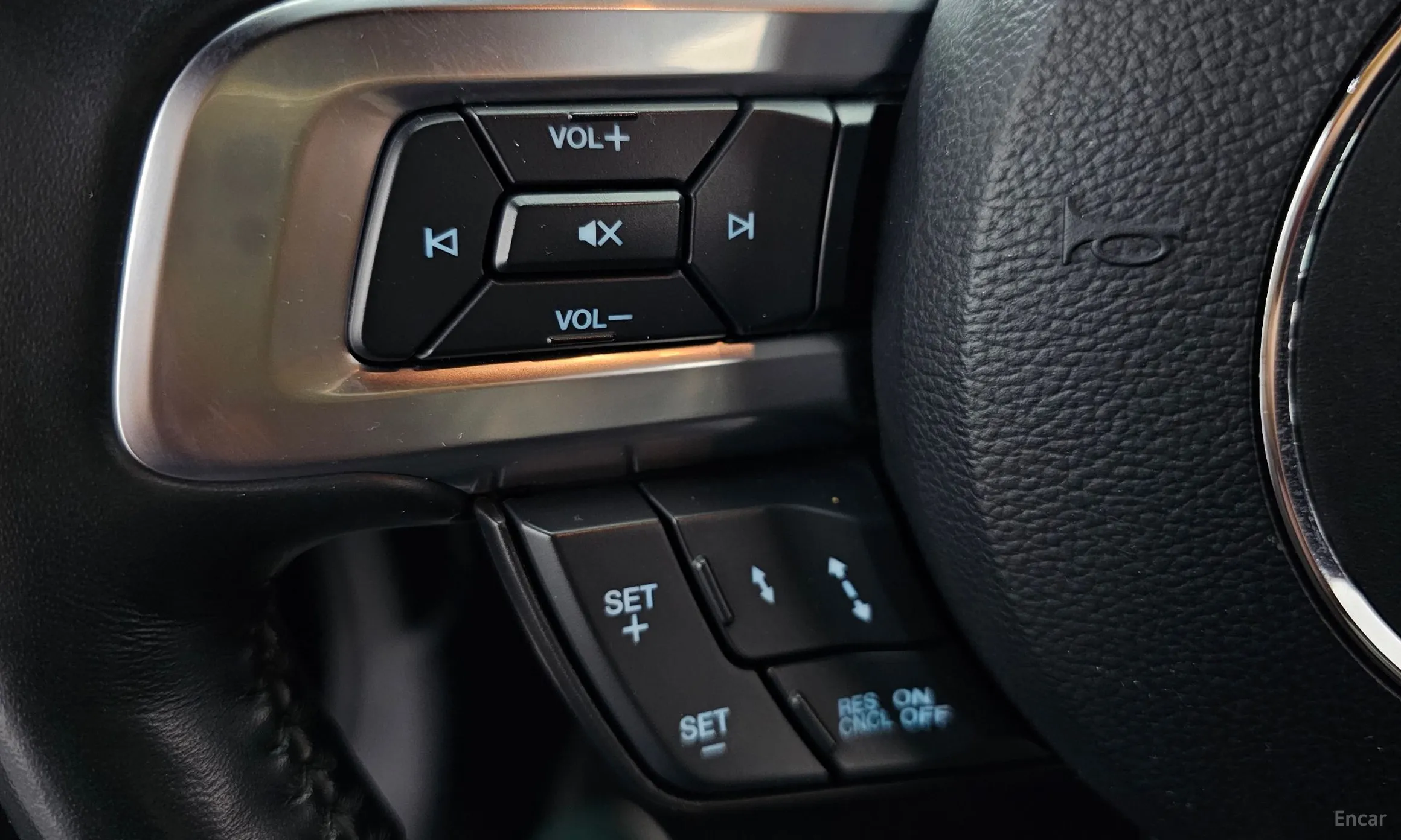 Ford Mustang превью 19