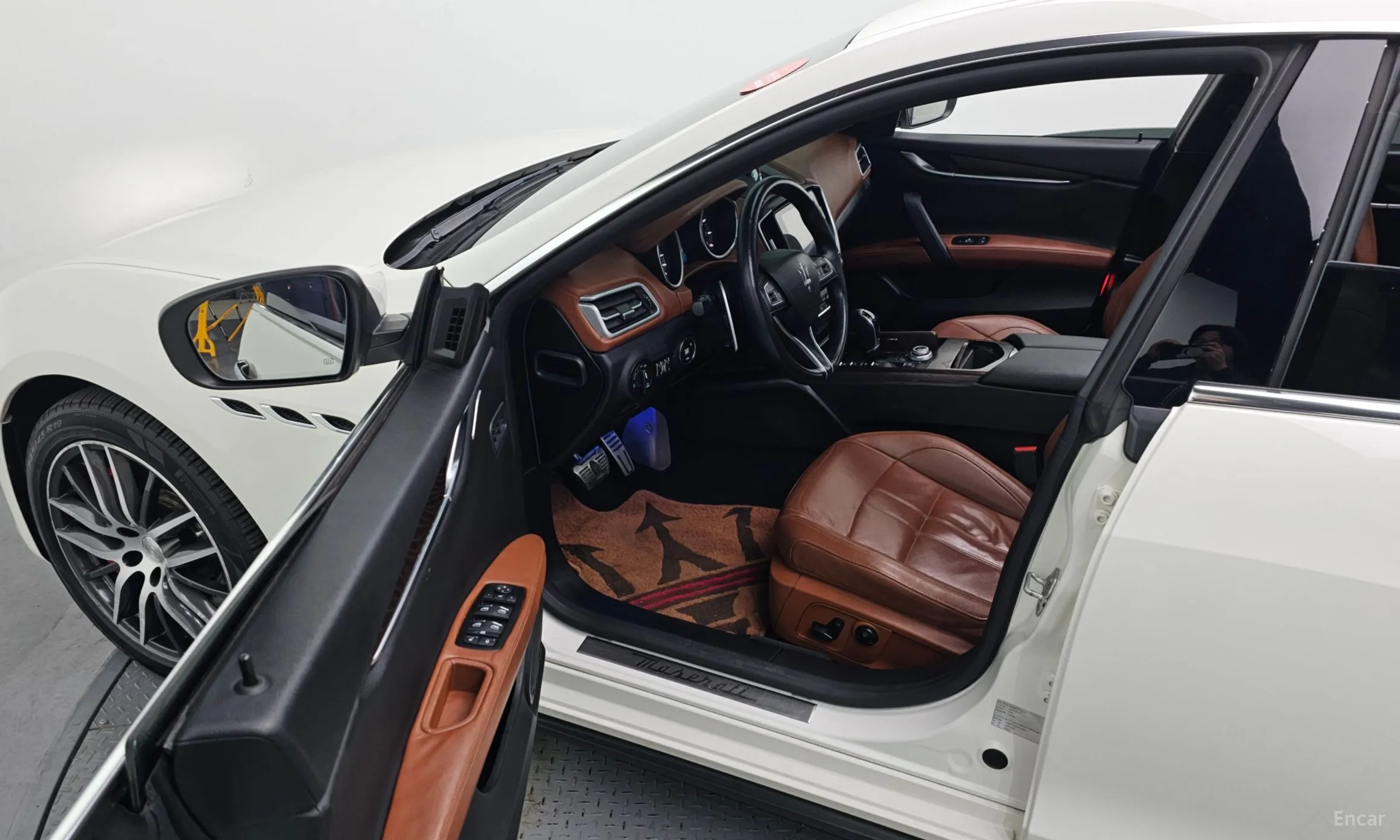 Maserati Ghibli превью 10