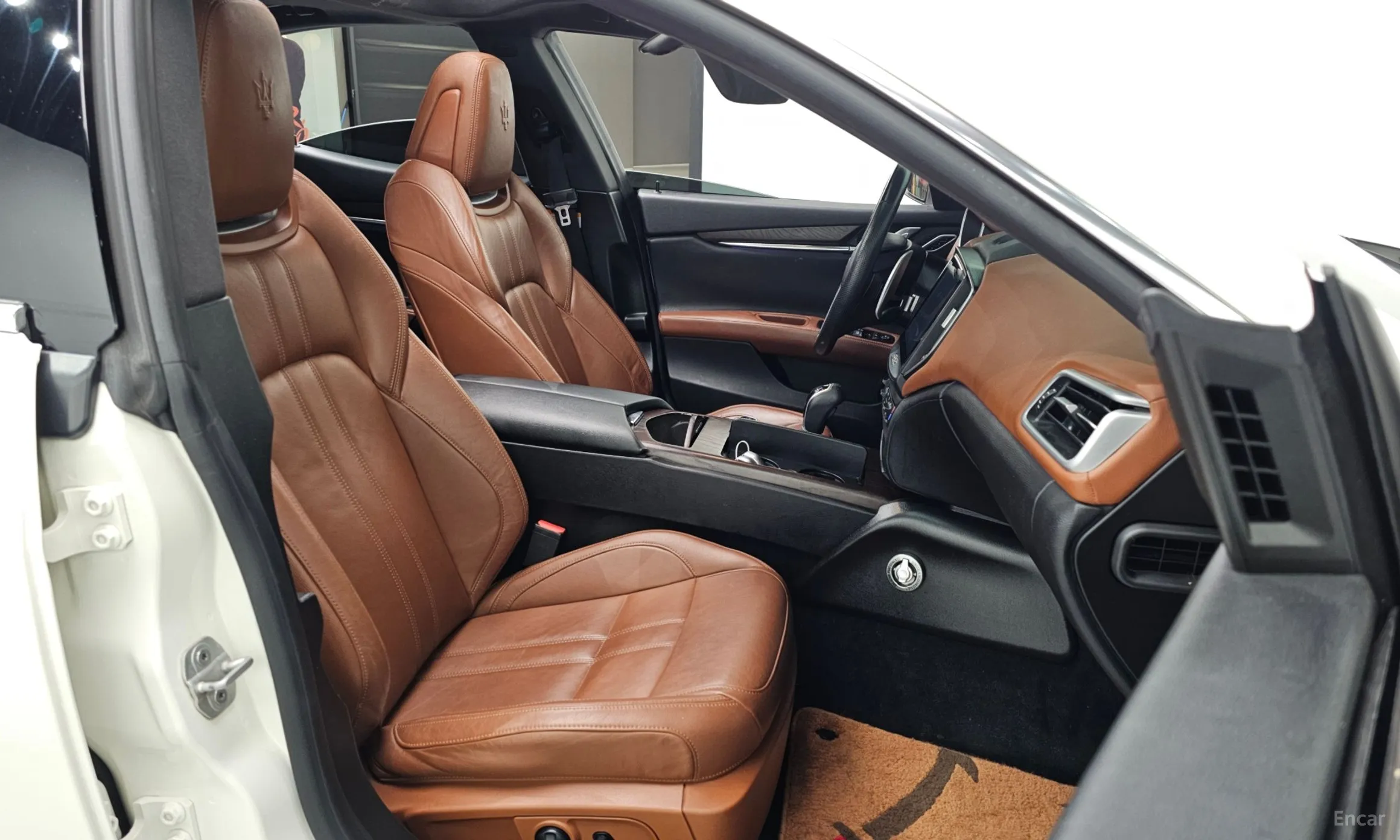 Maserati Ghibli превью 11