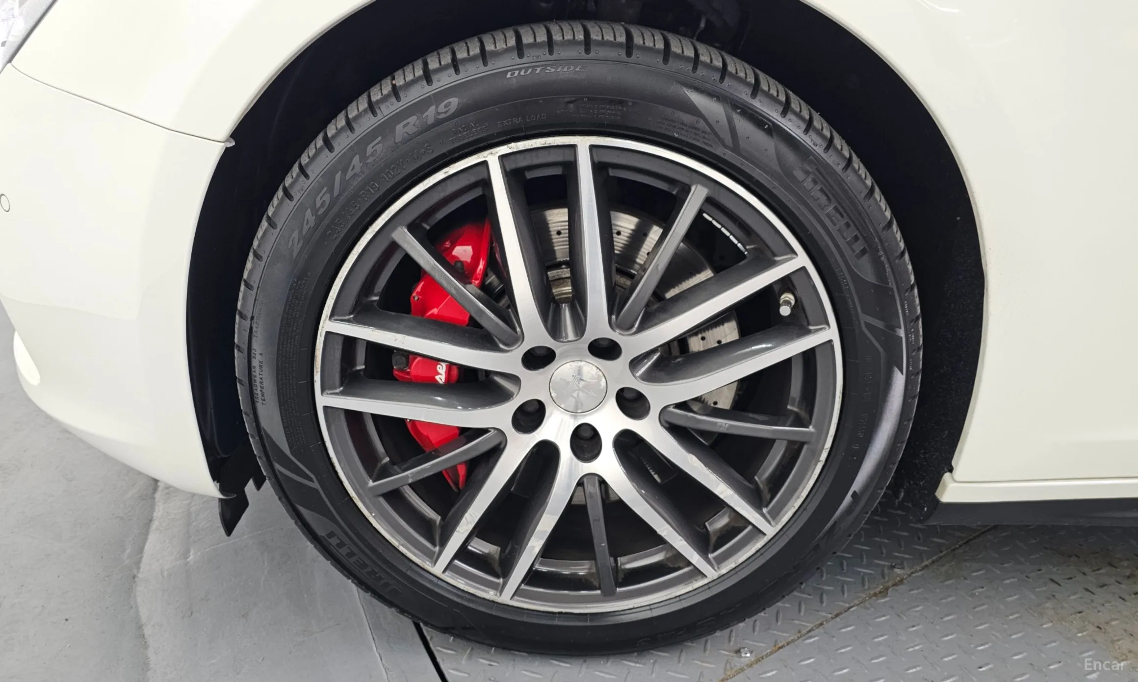 Maserati Ghibli превью 5