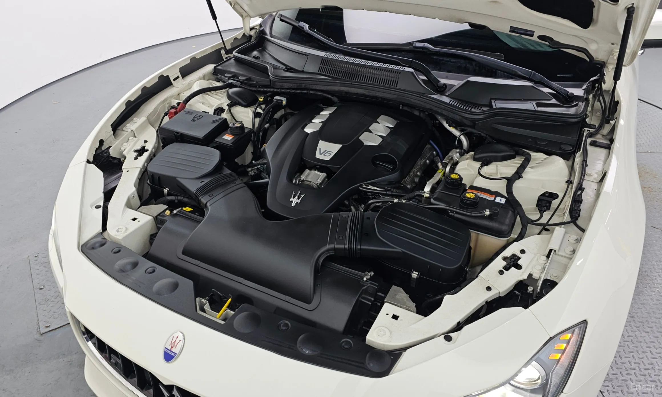 Maserati Ghibli превью 6