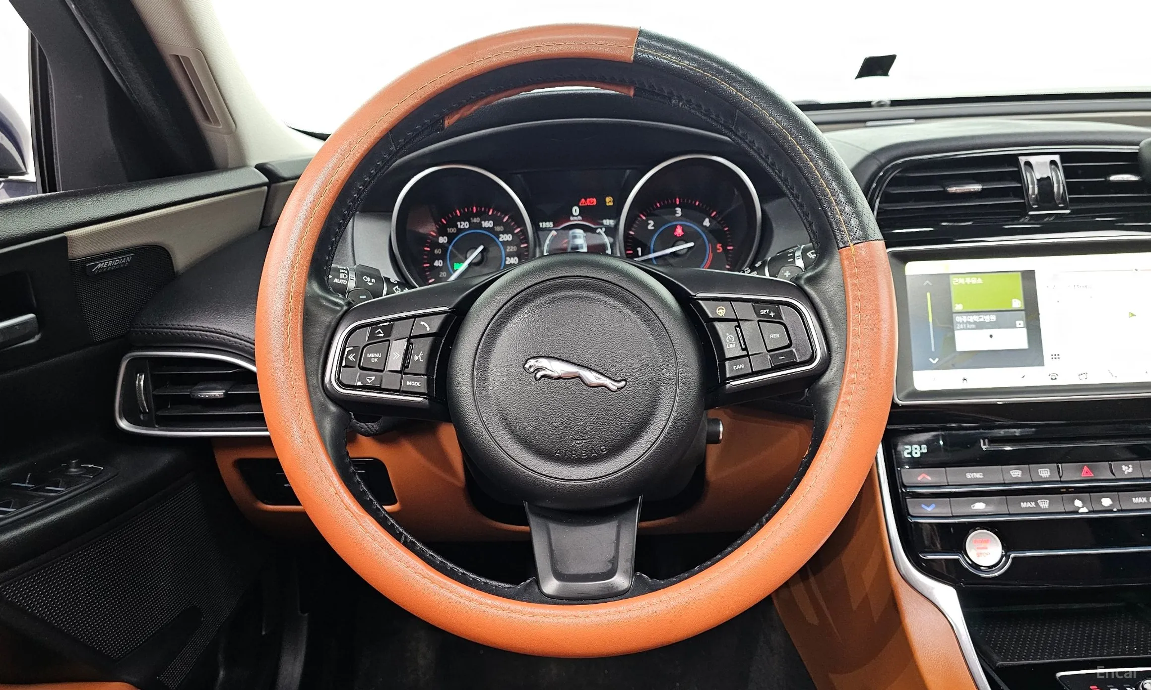 Jaguar XE превью 14