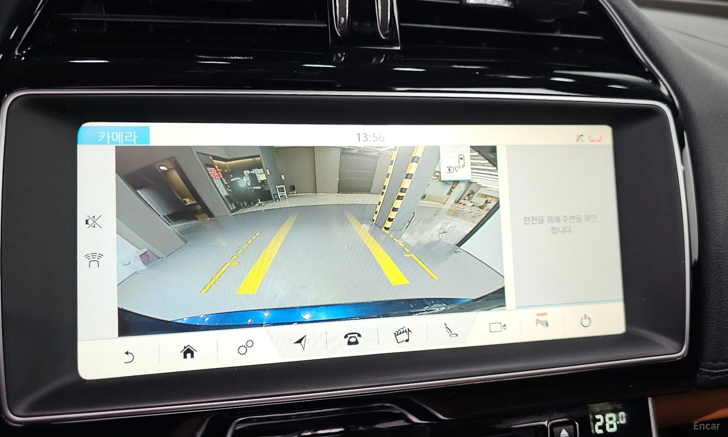 Jaguar XE превью 15