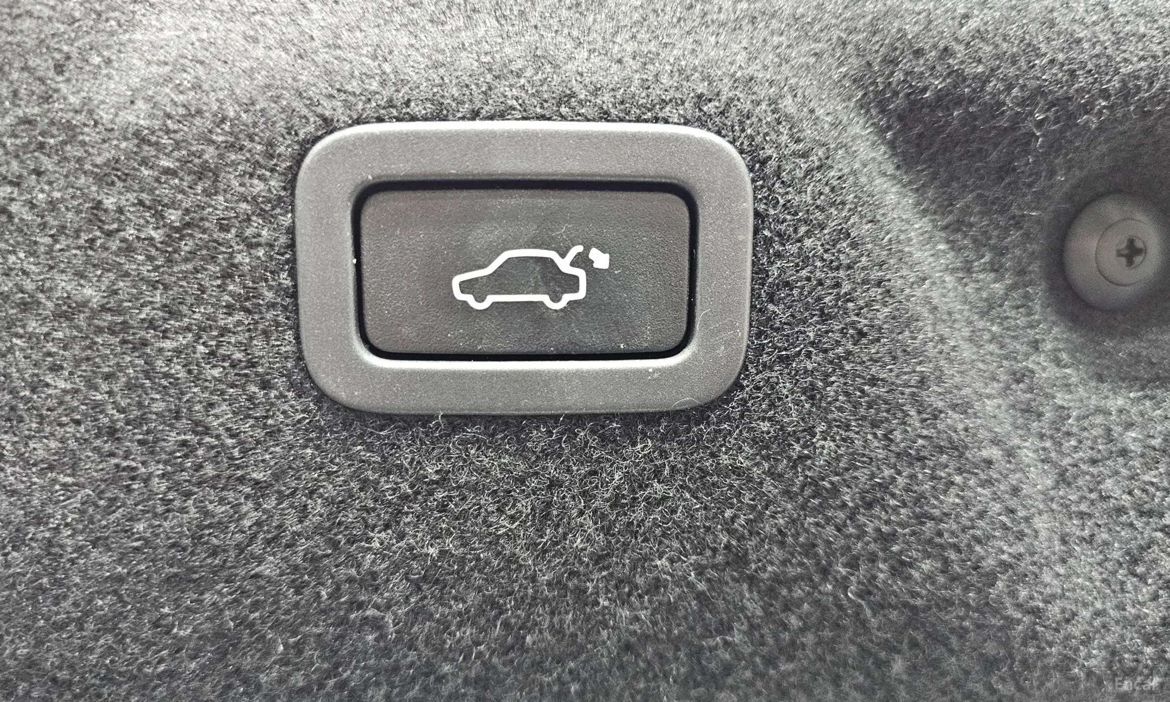 Jaguar XE превью 20