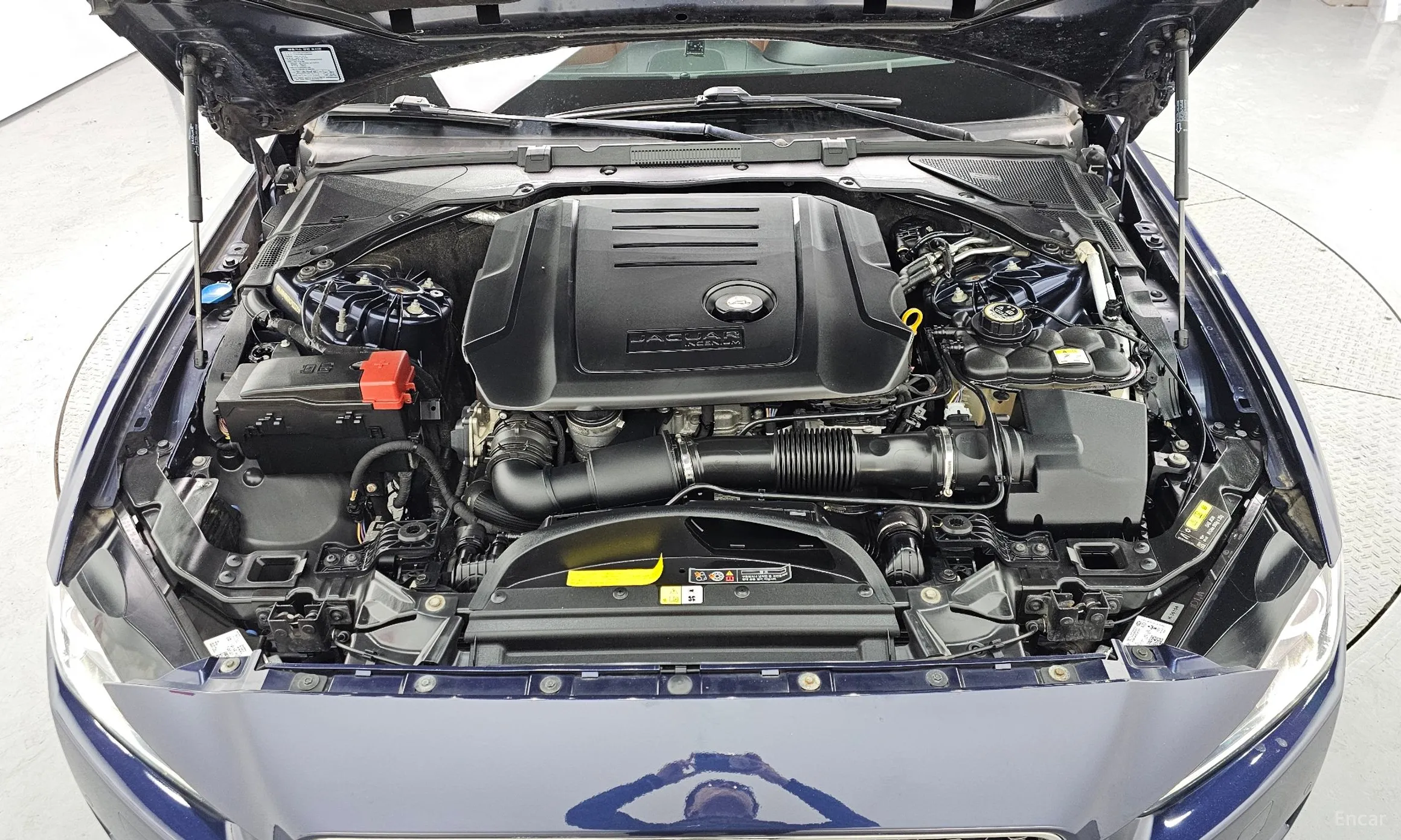 Jaguar XE превью 6