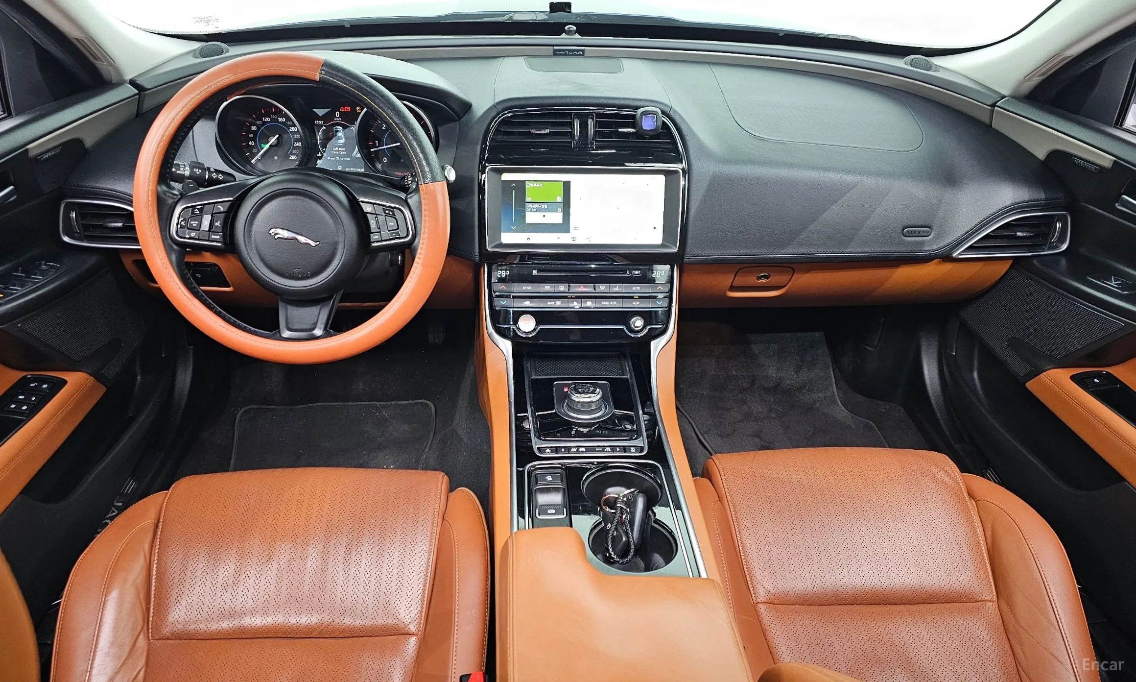 Jaguar XE превью 7