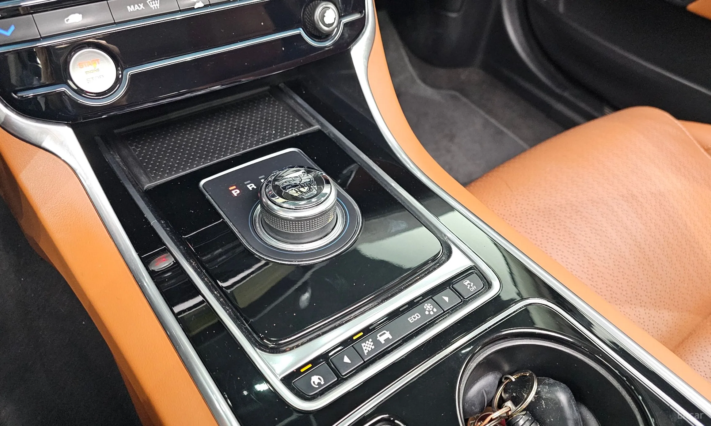 Jaguar XE превью 9