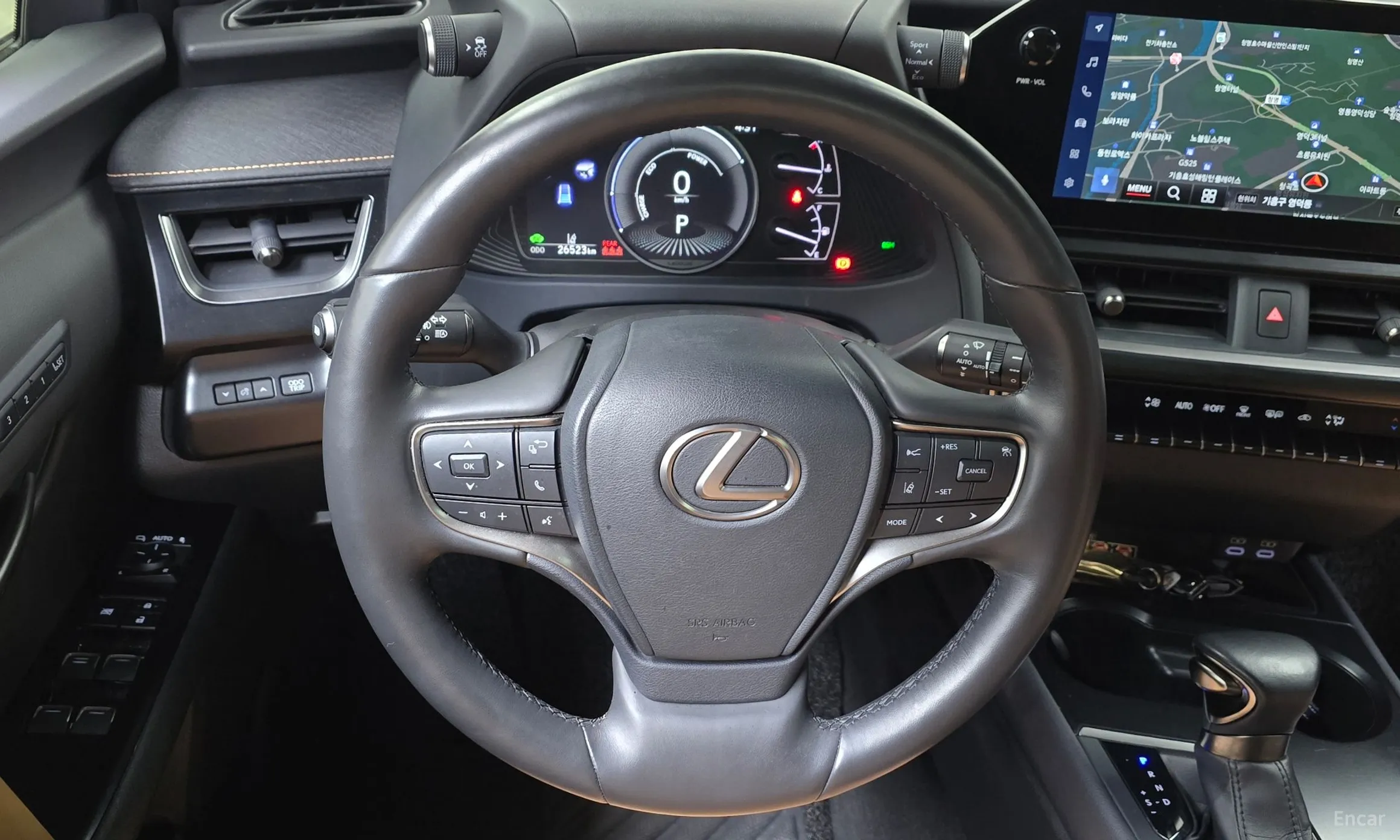 Lexus UX250h превью 13