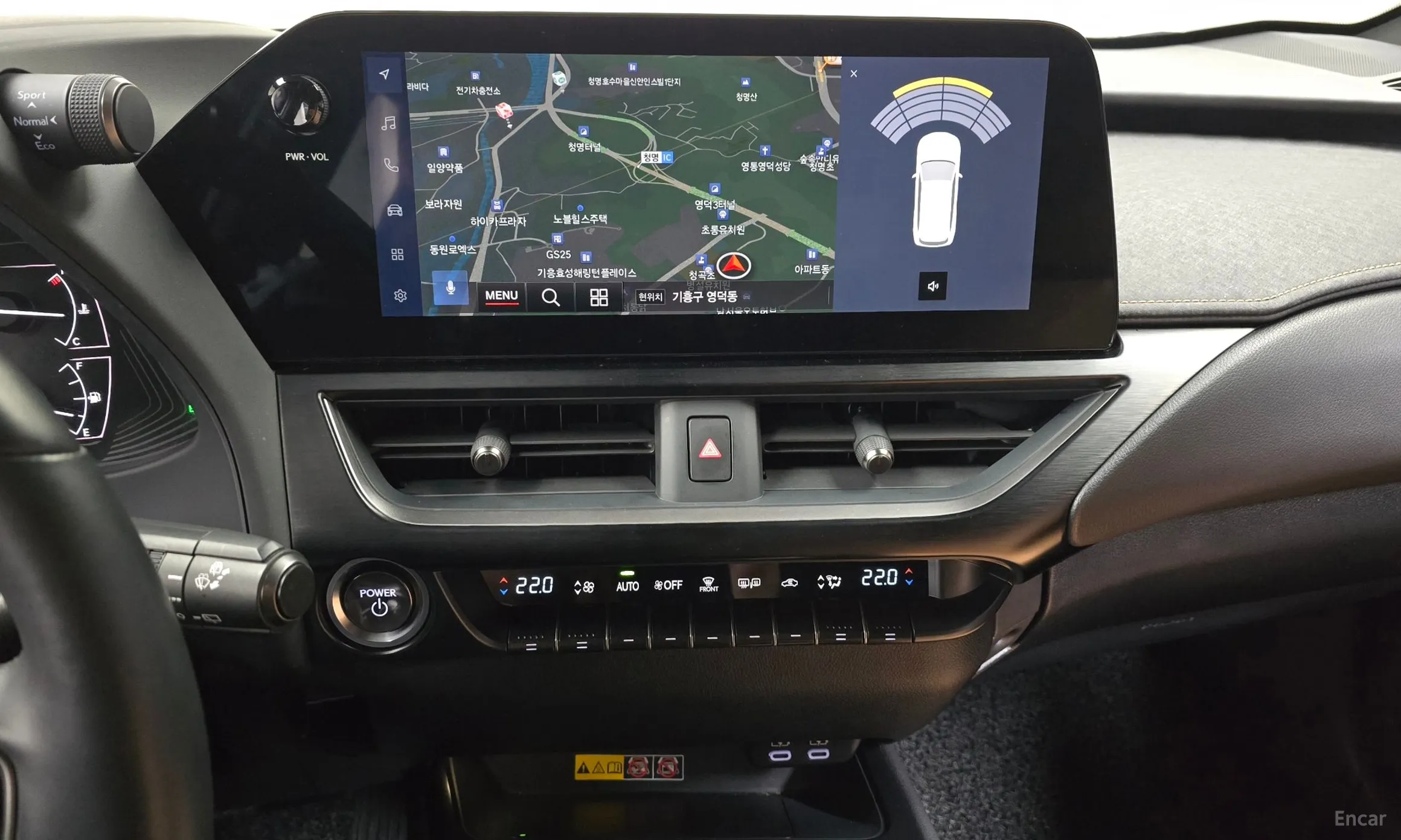 Lexus UX250h превью 14