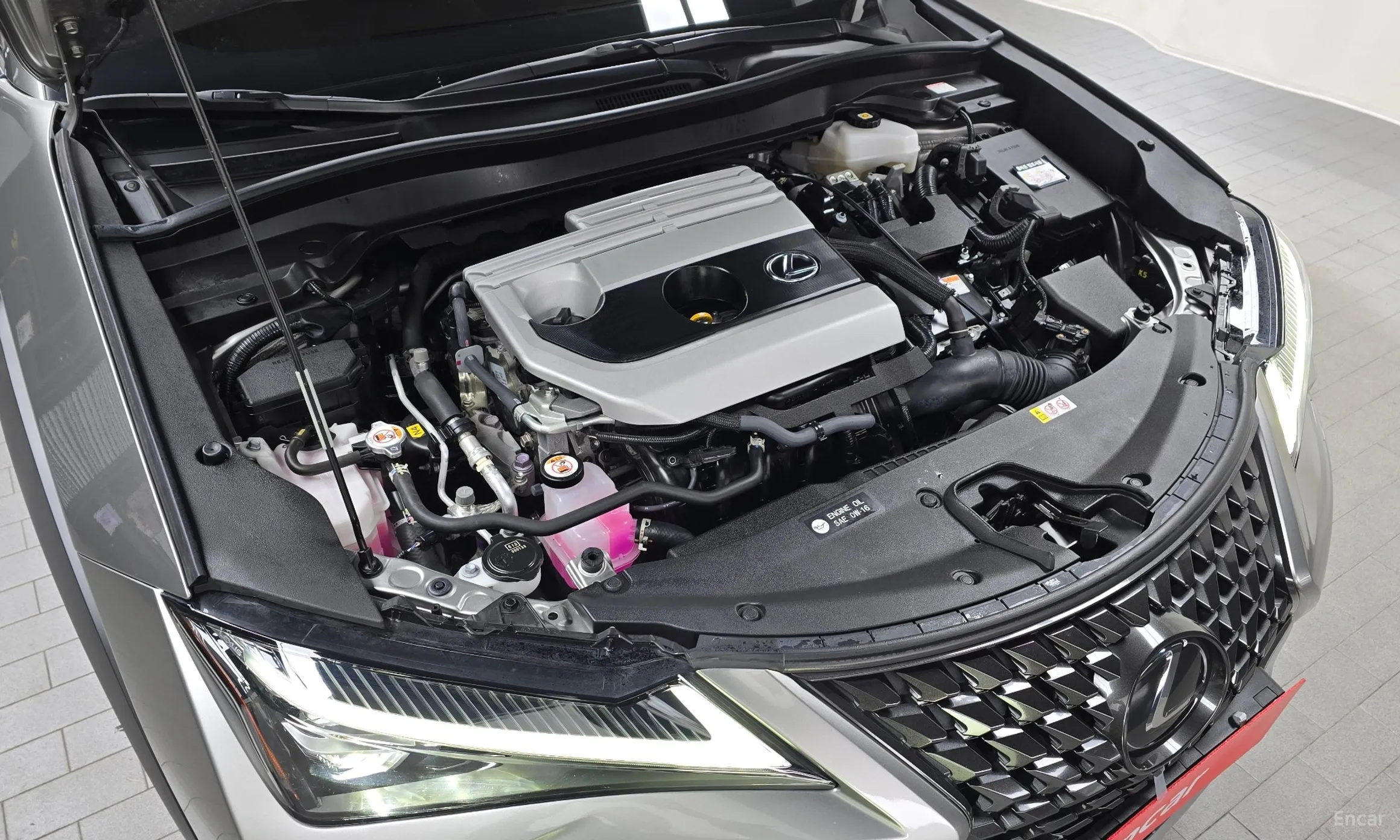 Lexus UX250h превью 6
