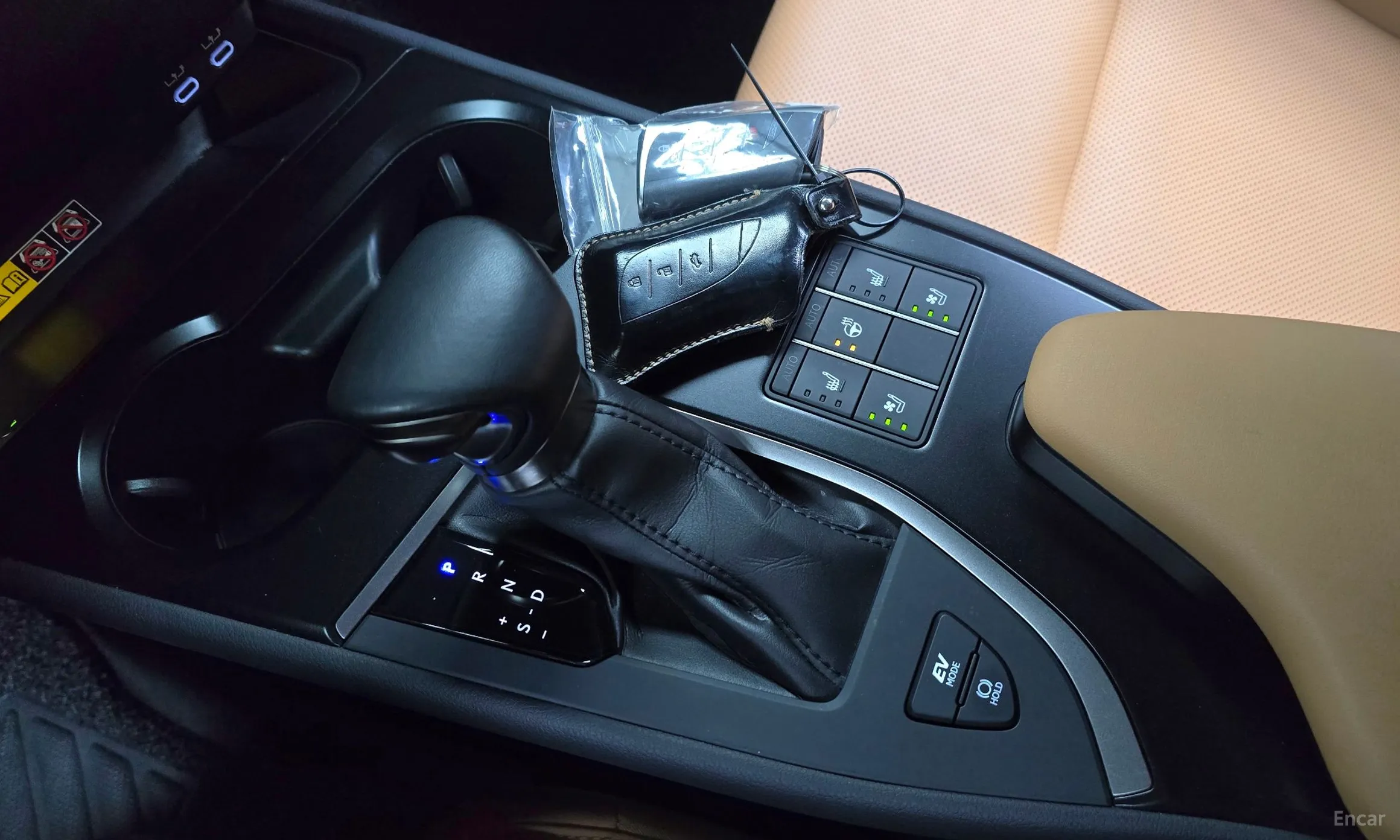 Lexus UX250h превью 9