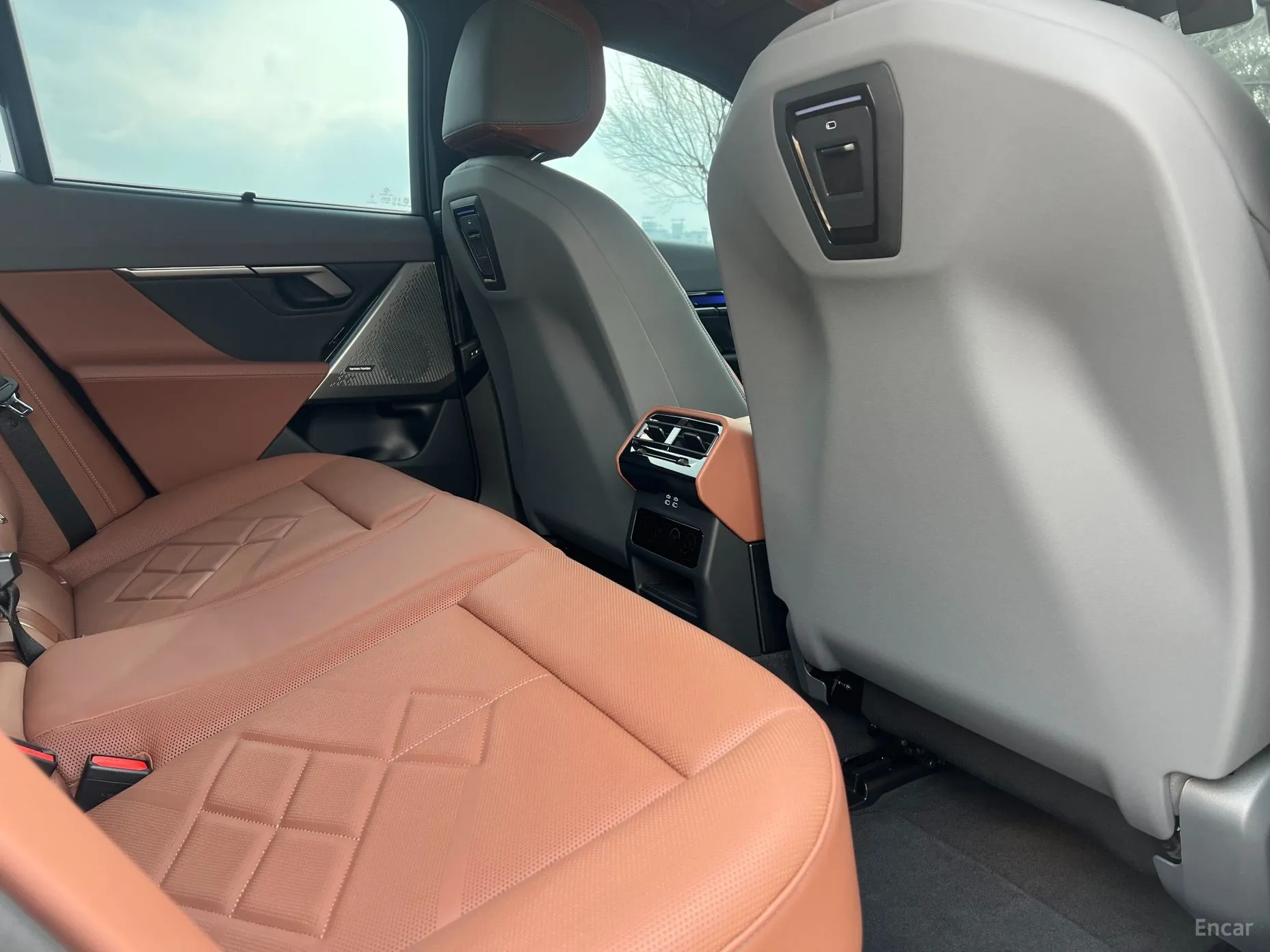 BMW 5 Series (G60) превью 11