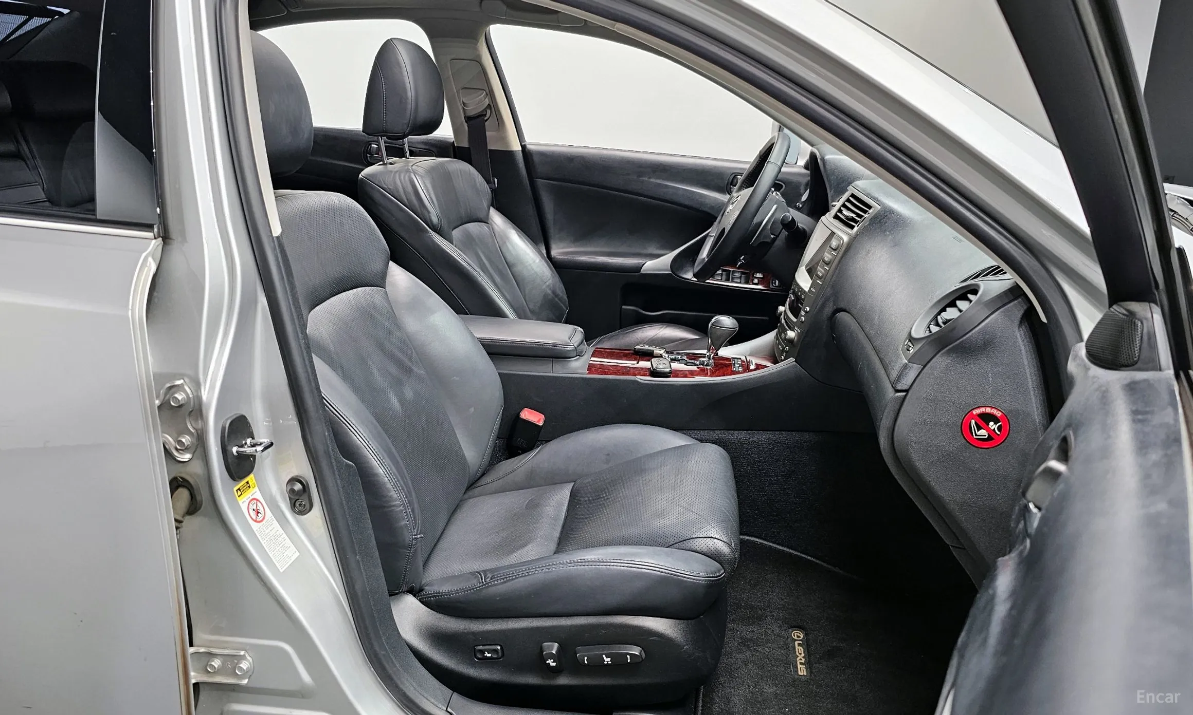 Lexus IS250 превью 10