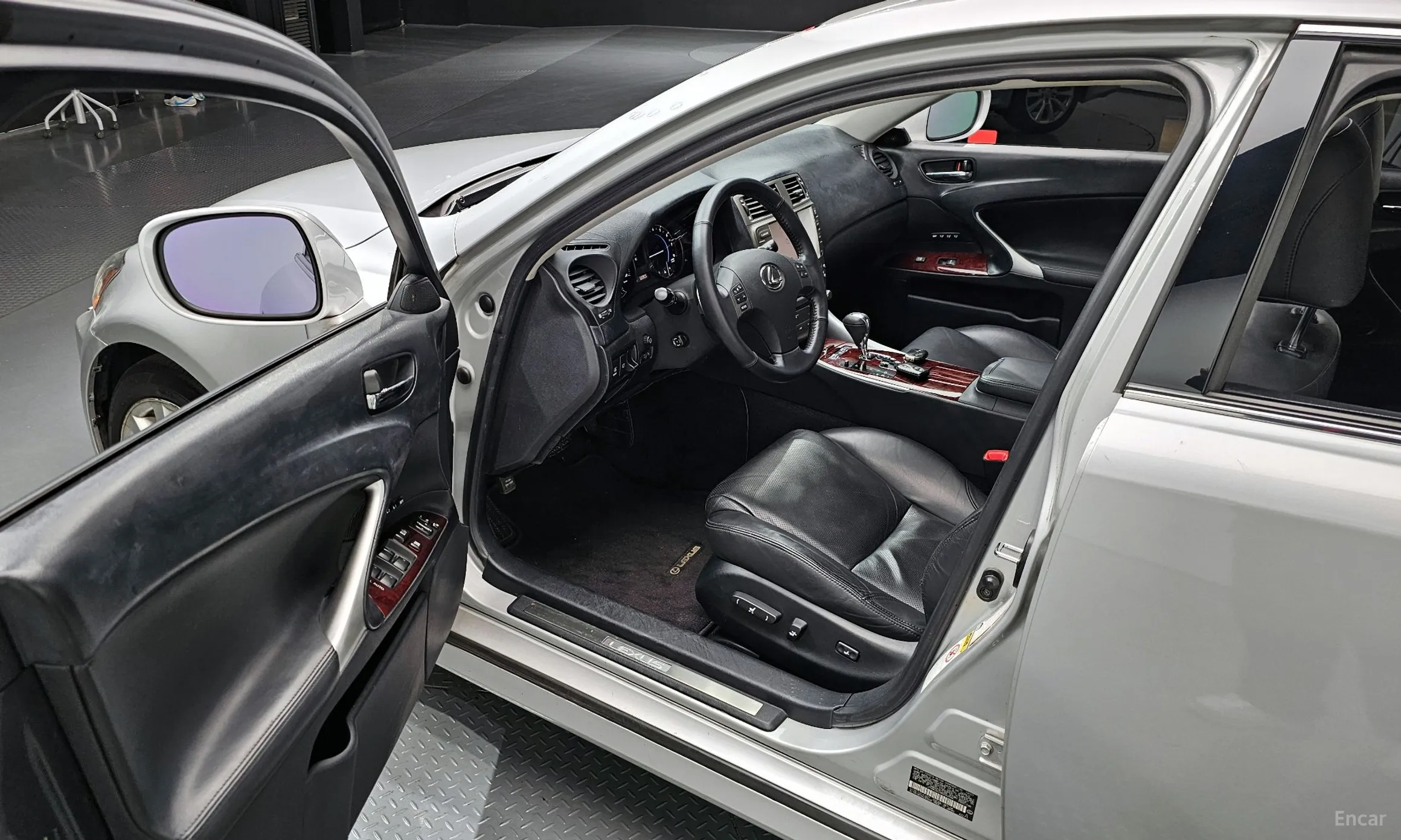 Lexus IS250 превью 11