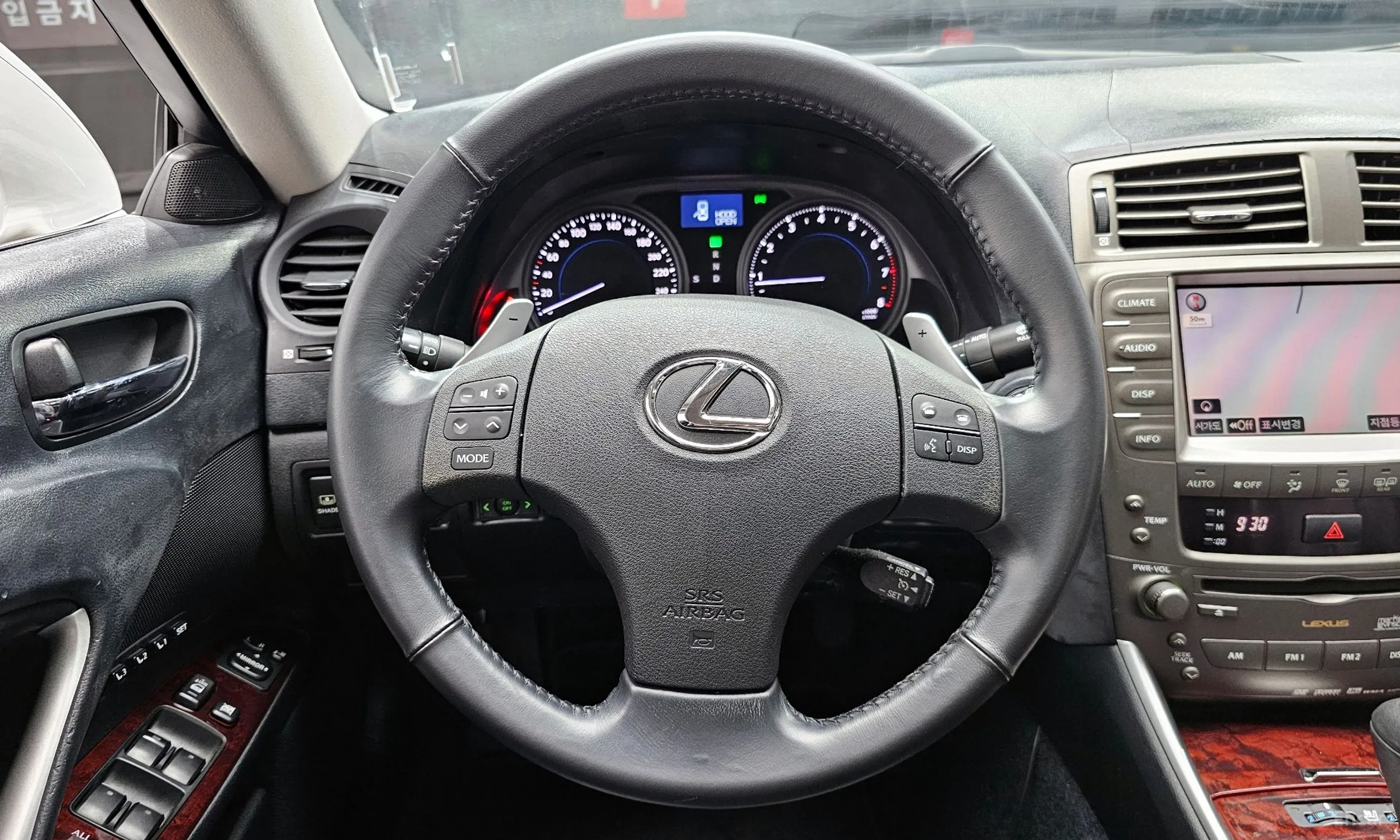 Lexus IS250 превью 13