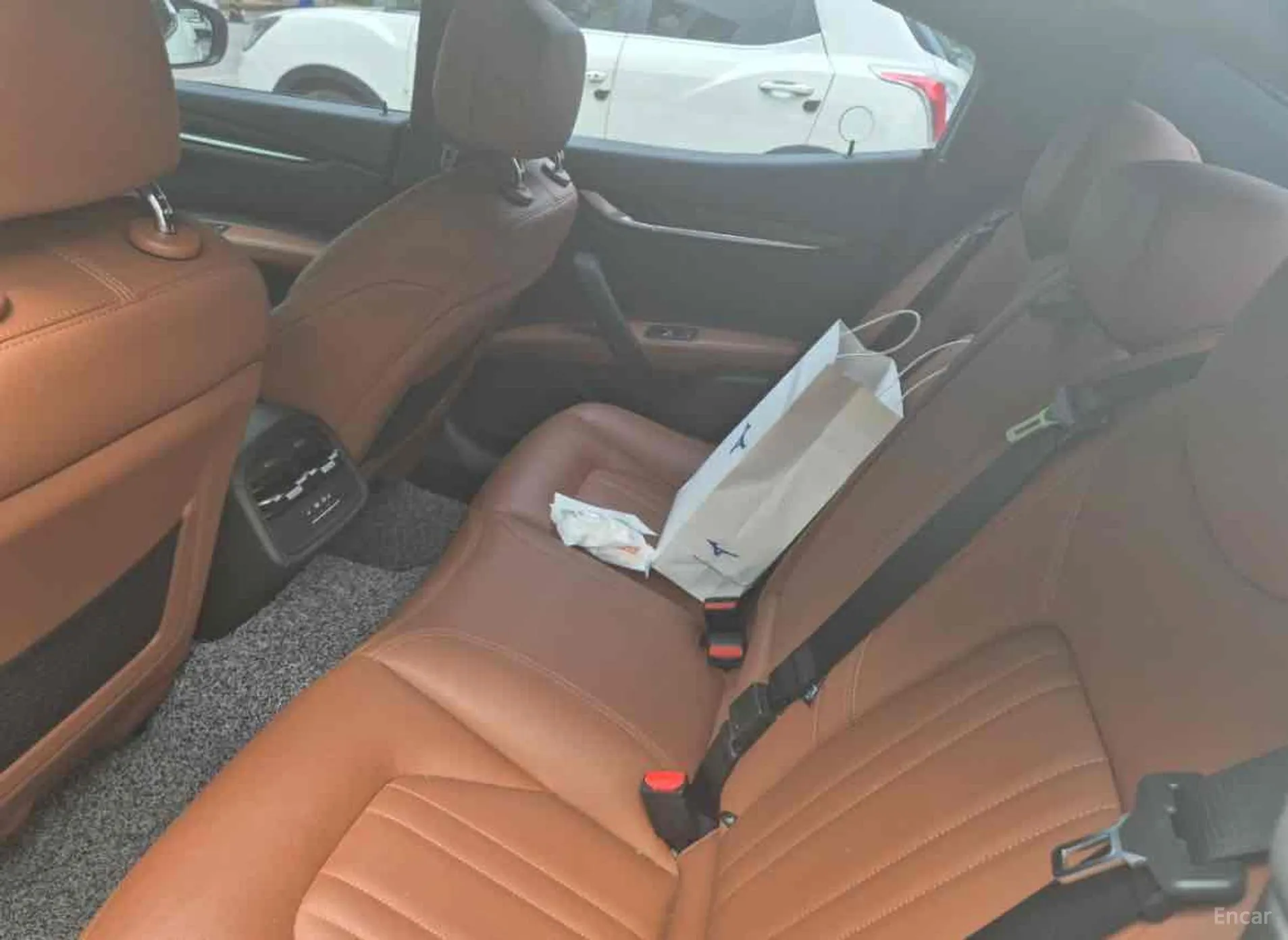 Maserati Ghibli превью 8