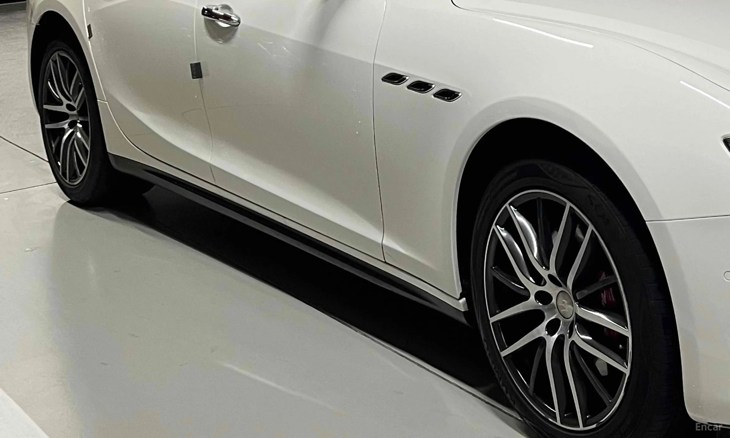 Maserati Ghibli превью 5