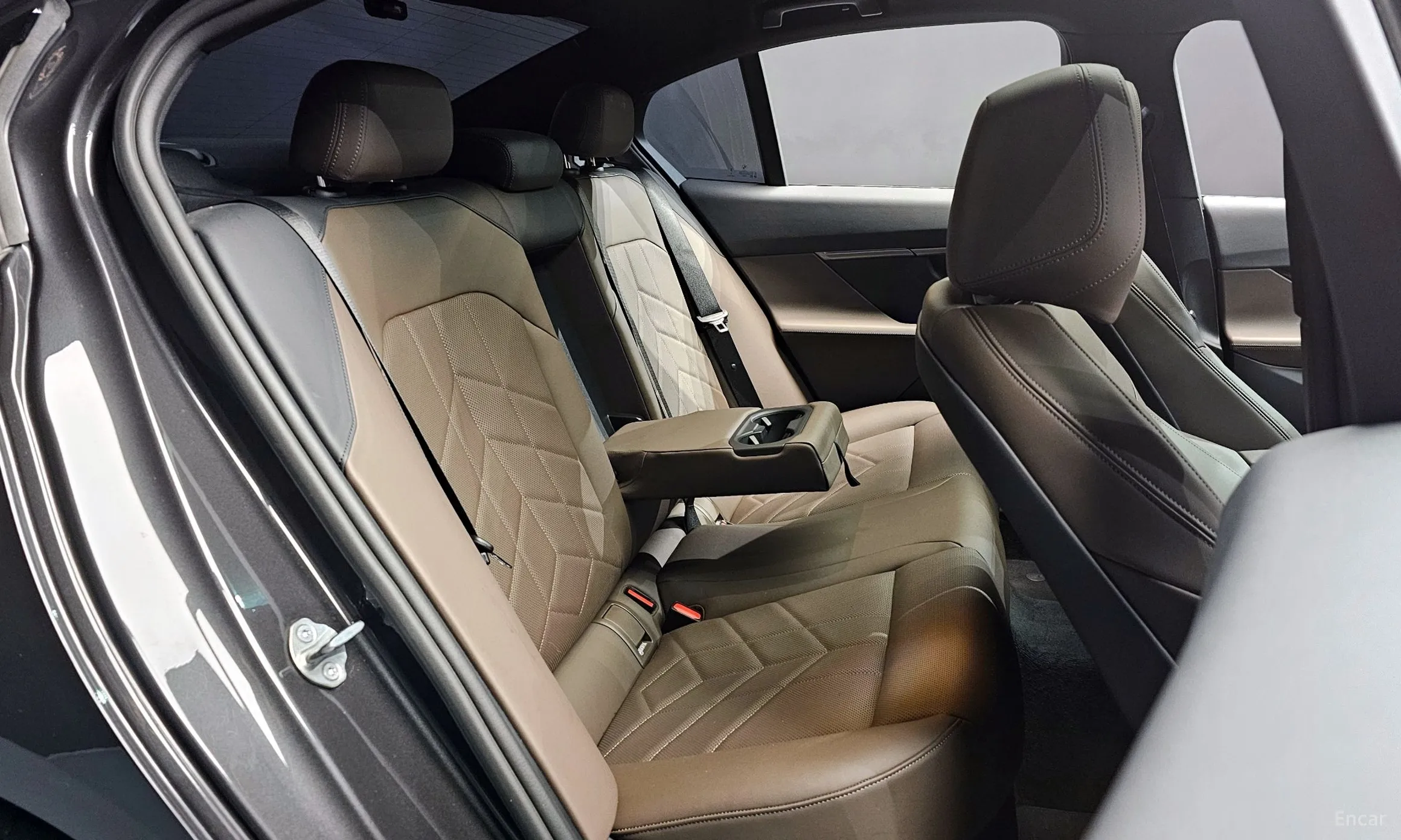 BMW 5 Series (G60) превью 12