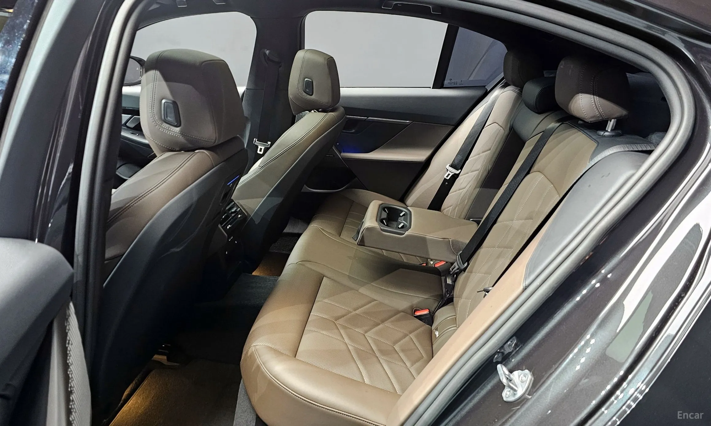 BMW 5 Series (G60) превью 13