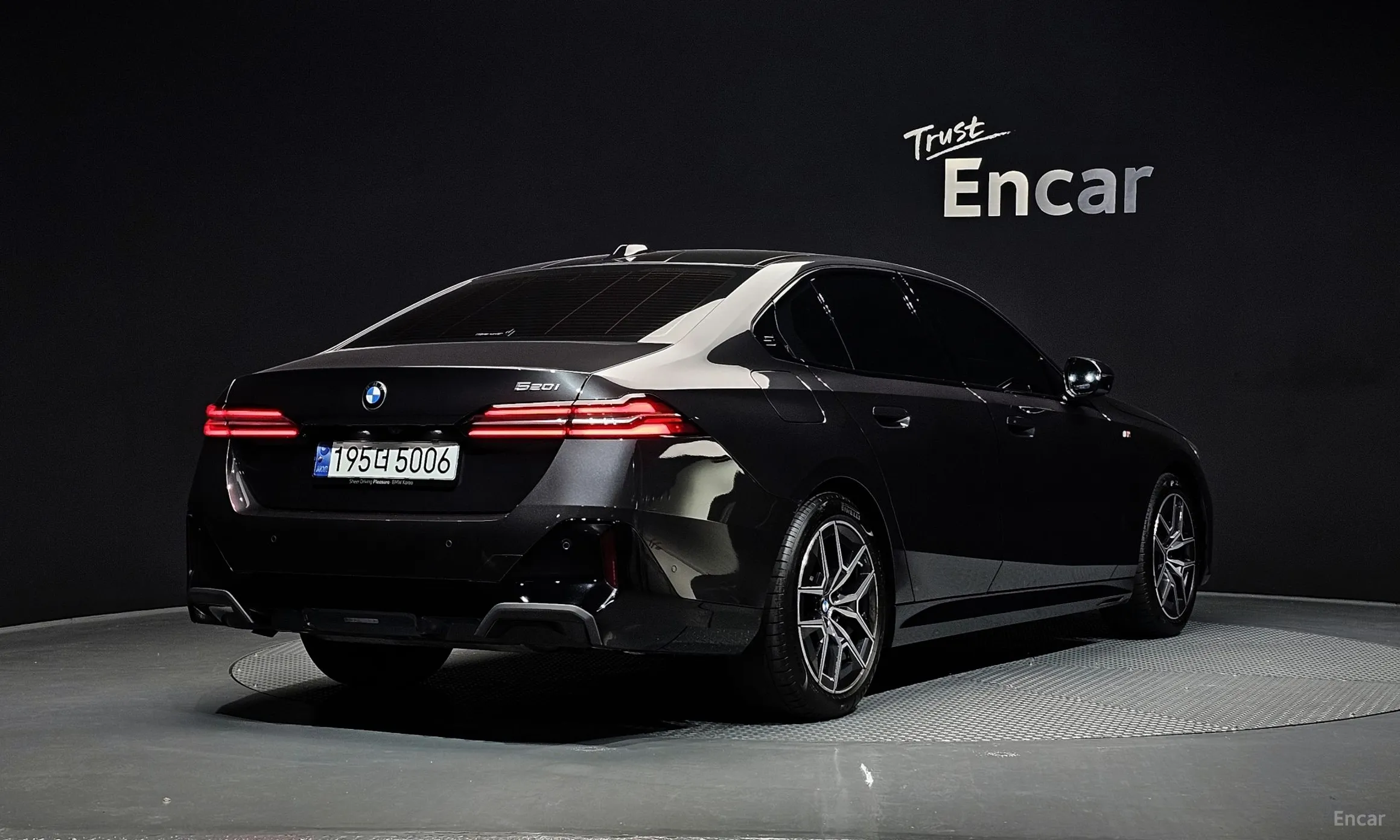 BMW 5 Series (G60) превью 2