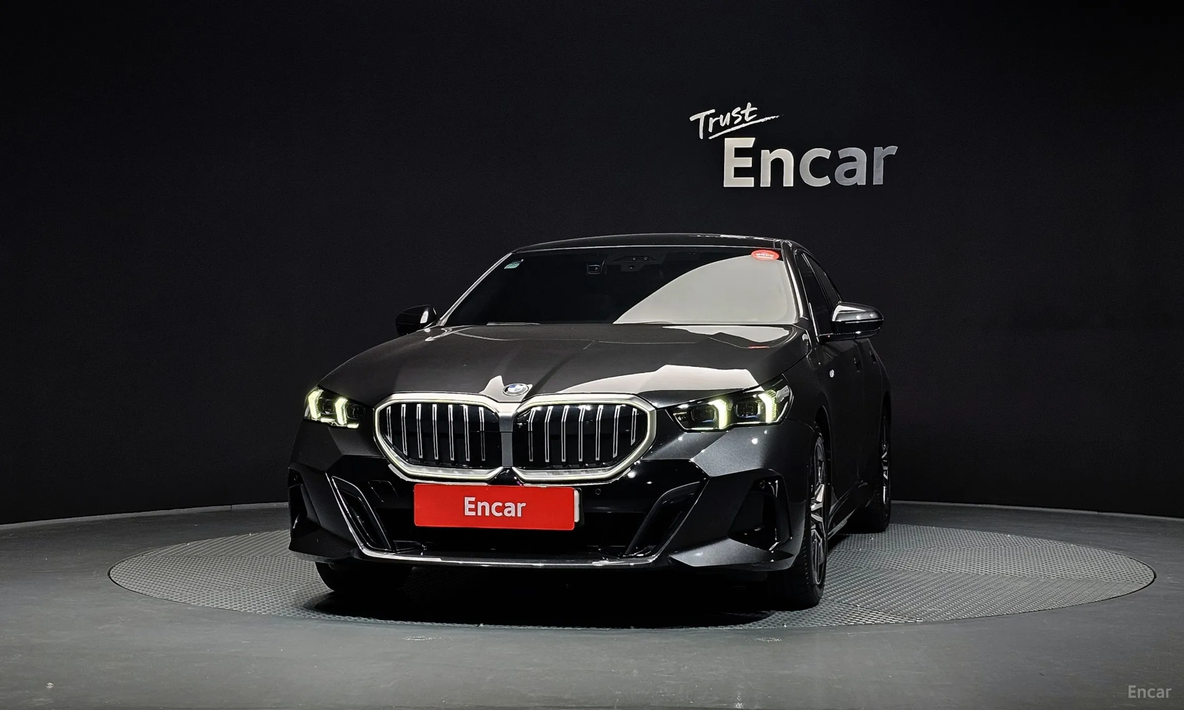 BMW 5 Series (G60) превью 3