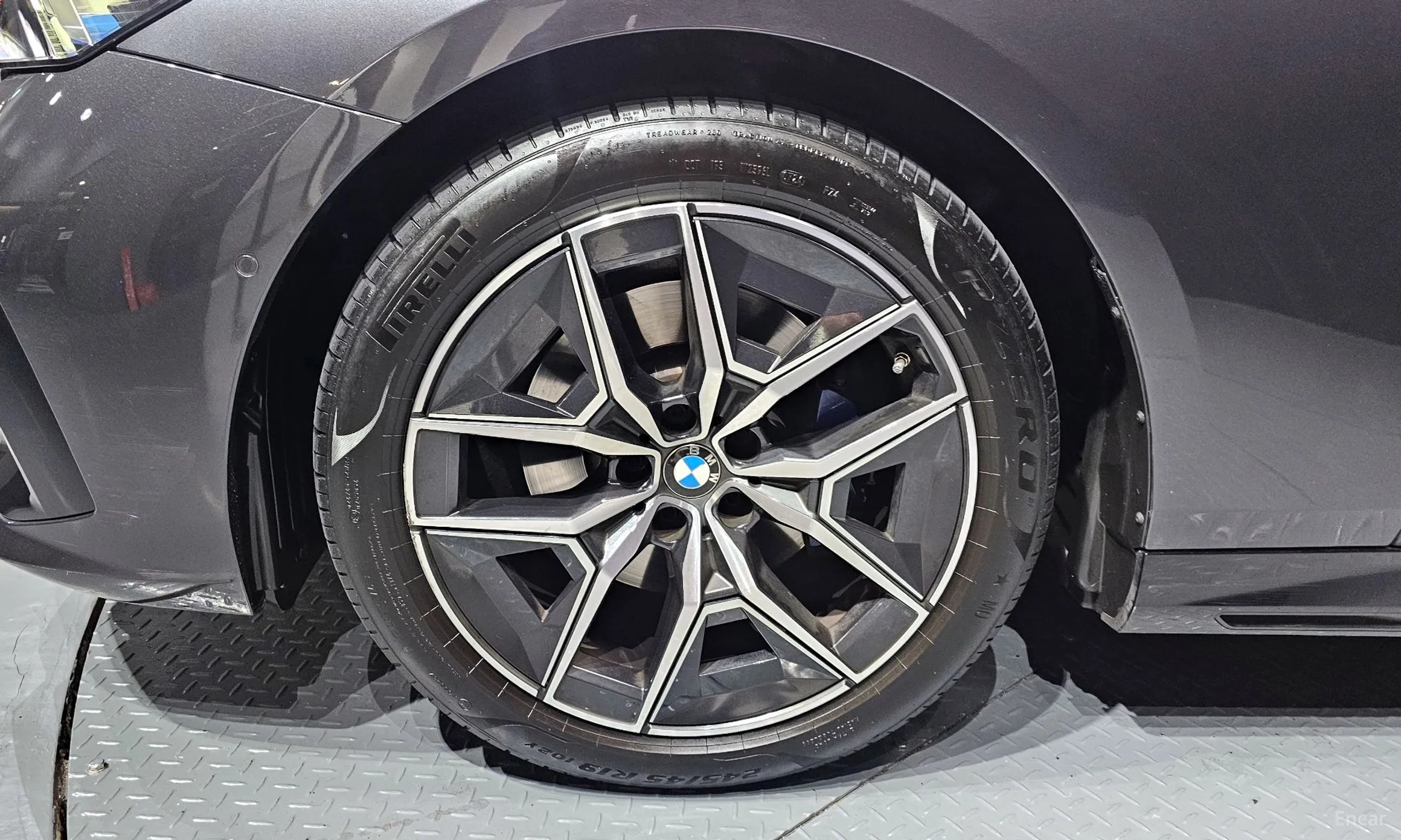 BMW 5 Series (G60) превью 5