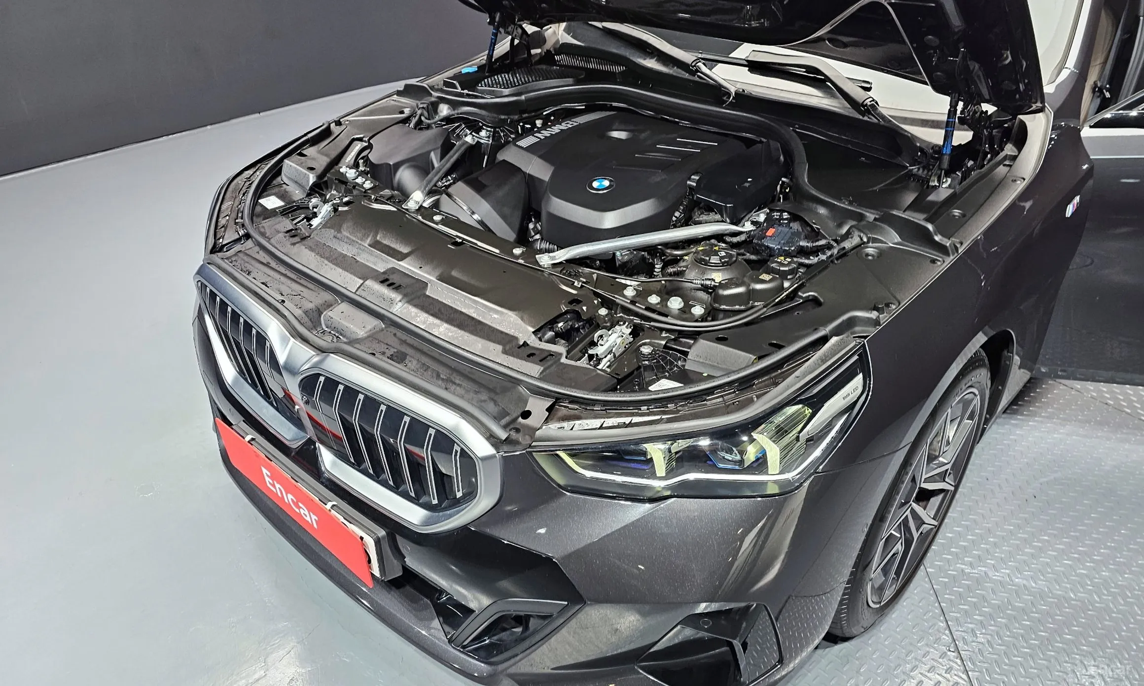 BMW 5 Series (G60) превью 6