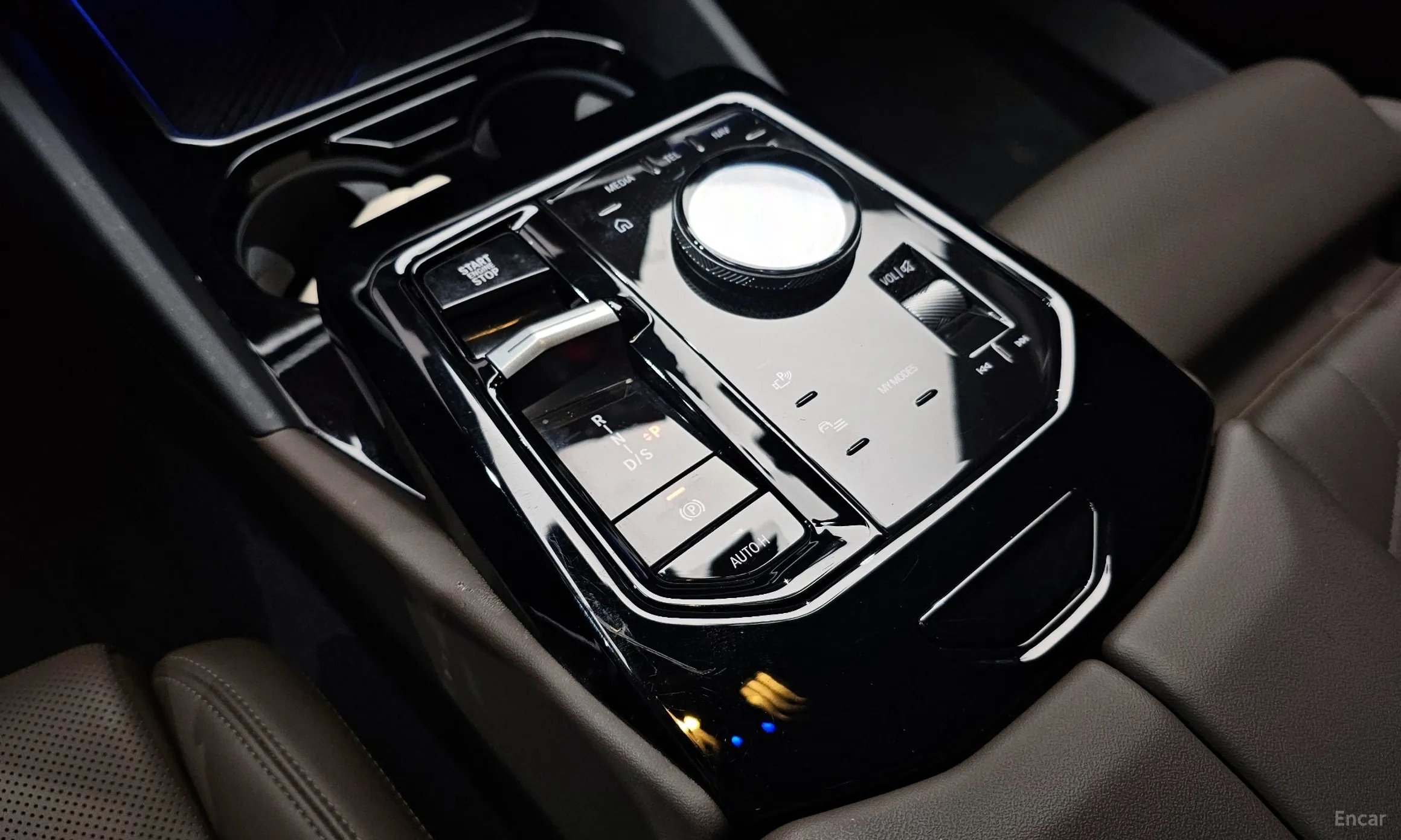 BMW 5 Series (G60) превью 9