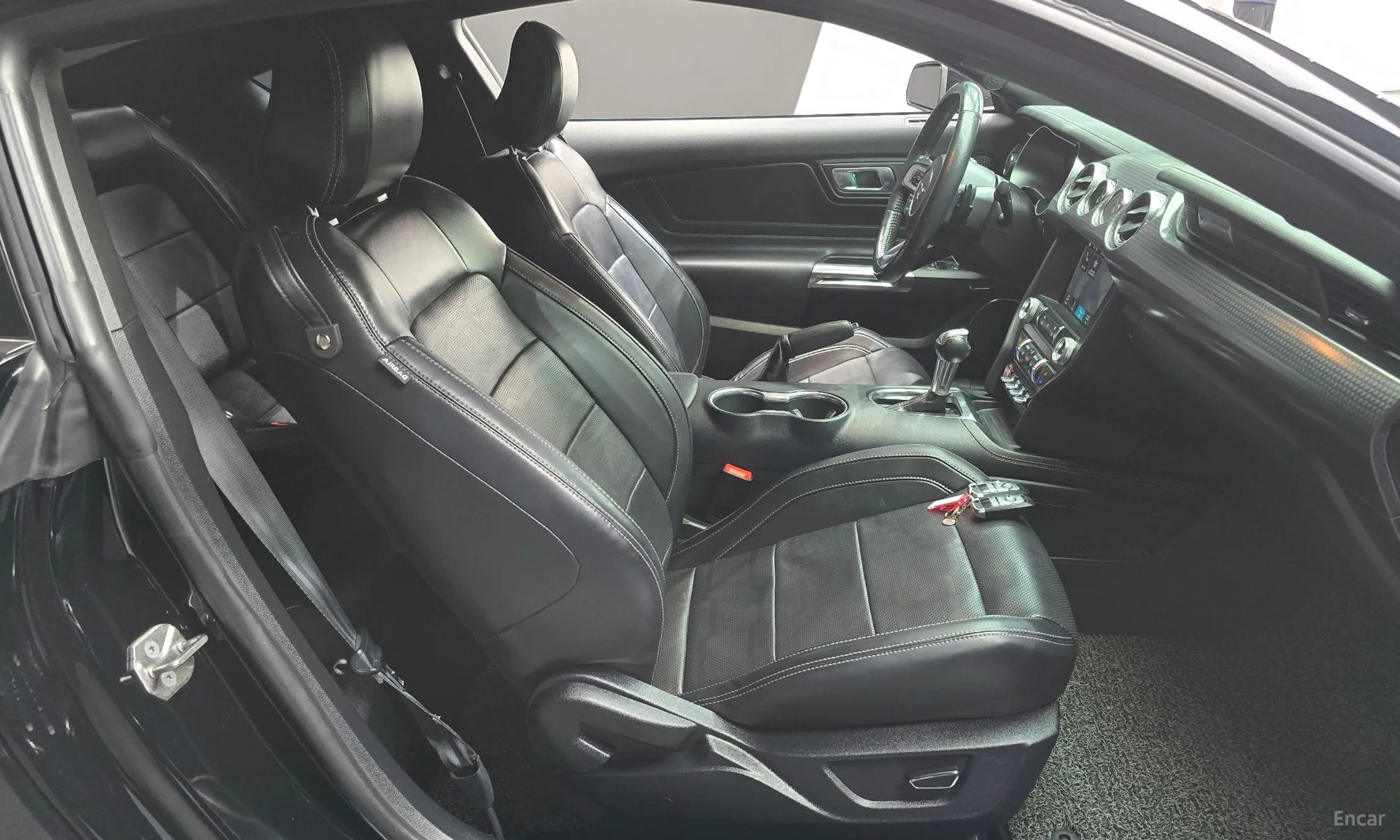 Ford Mustang превью 10