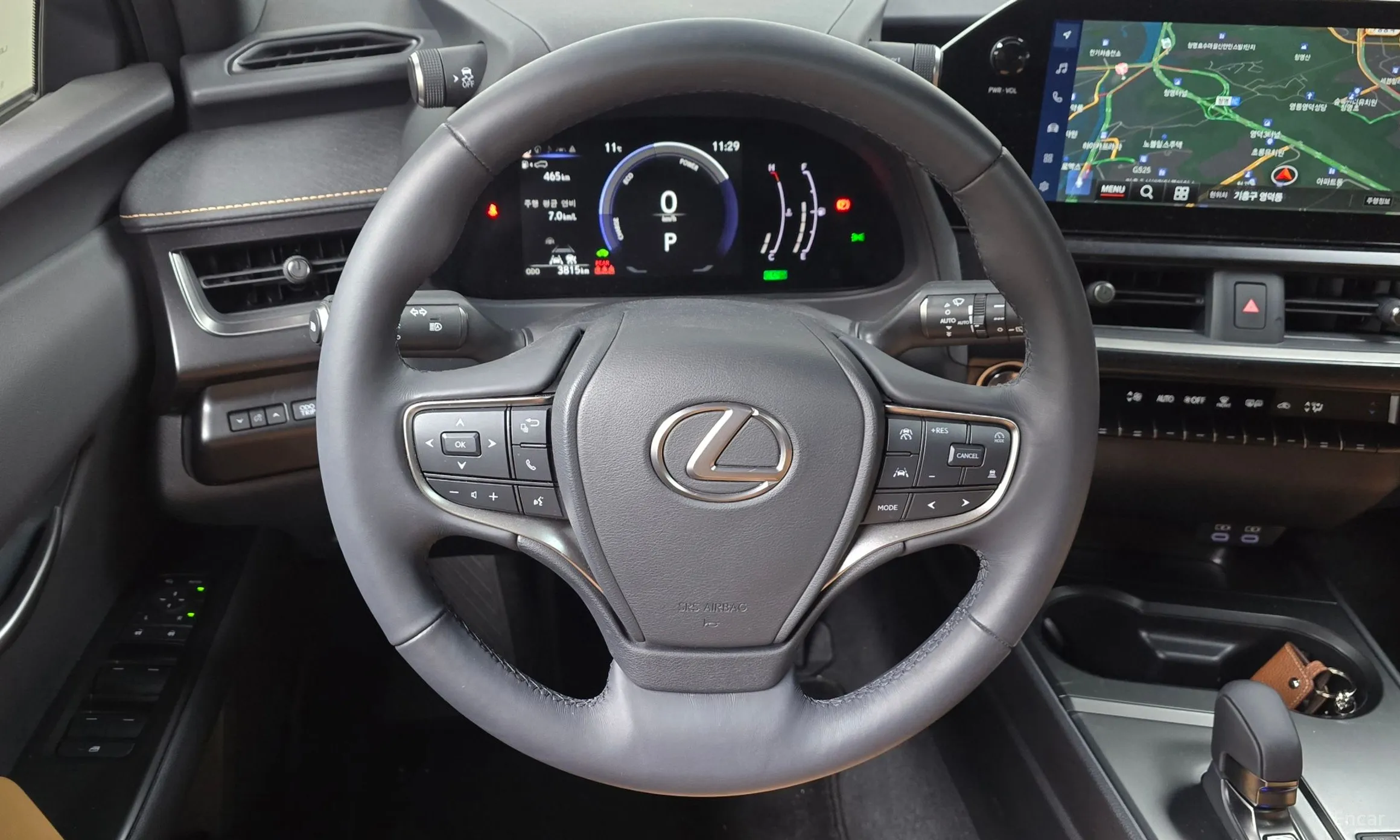 Lexus UX300h превью 13