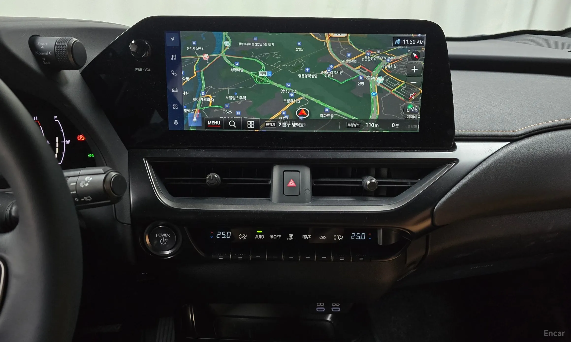 Lexus UX300h превью 14