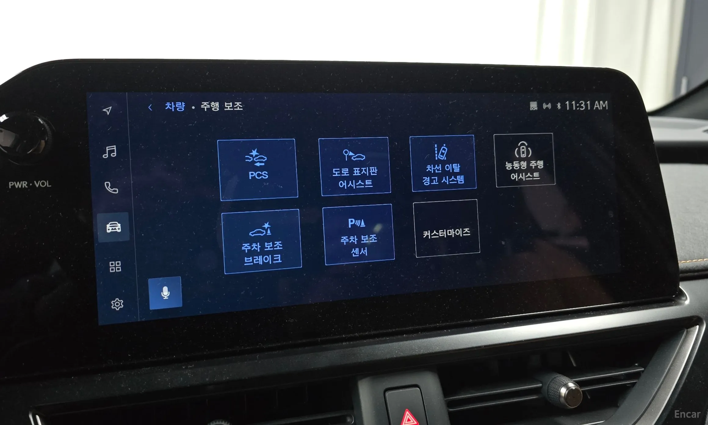 Lexus UX300h превью 16