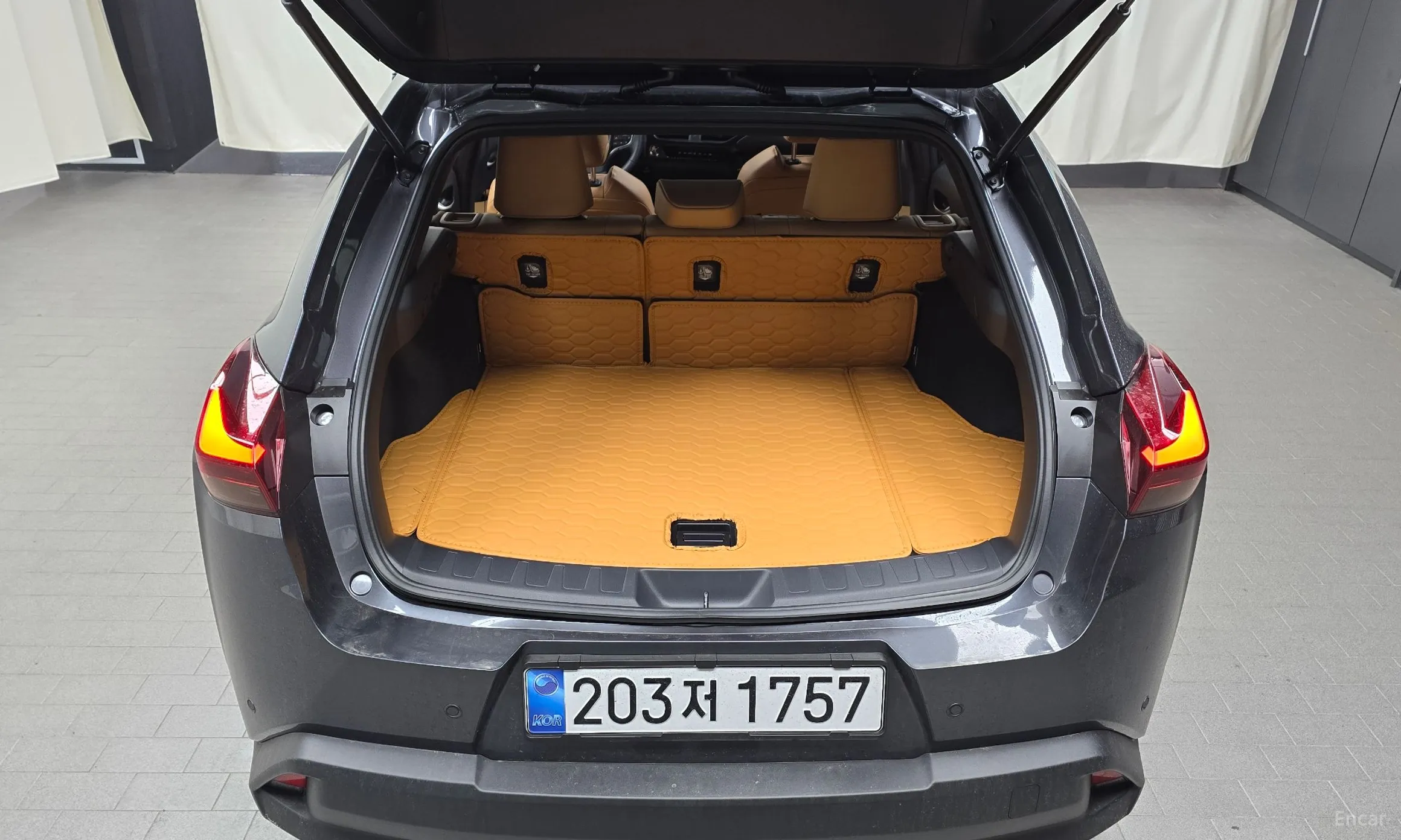 Lexus UX300h превью 20