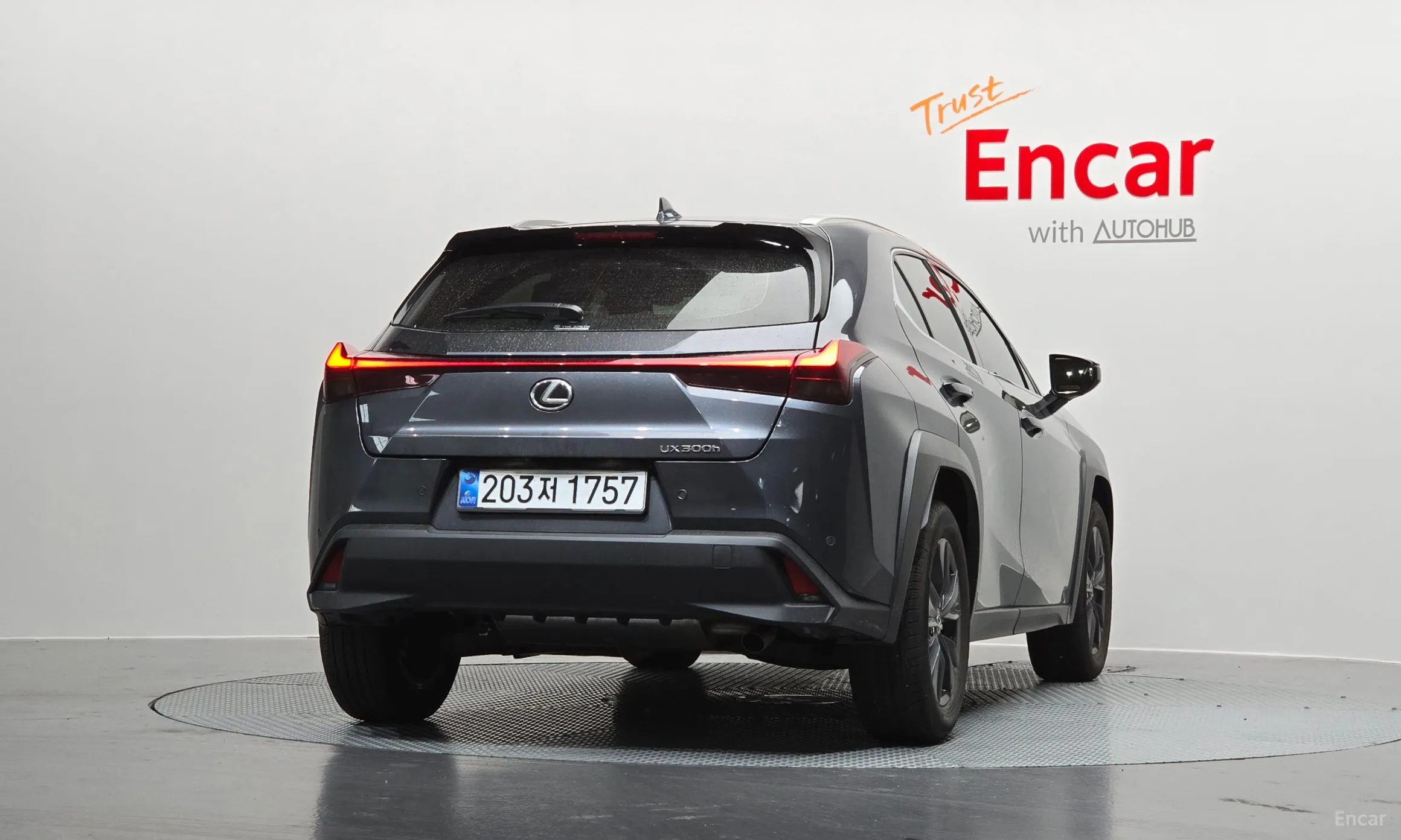 Lexus UX300h превью 4