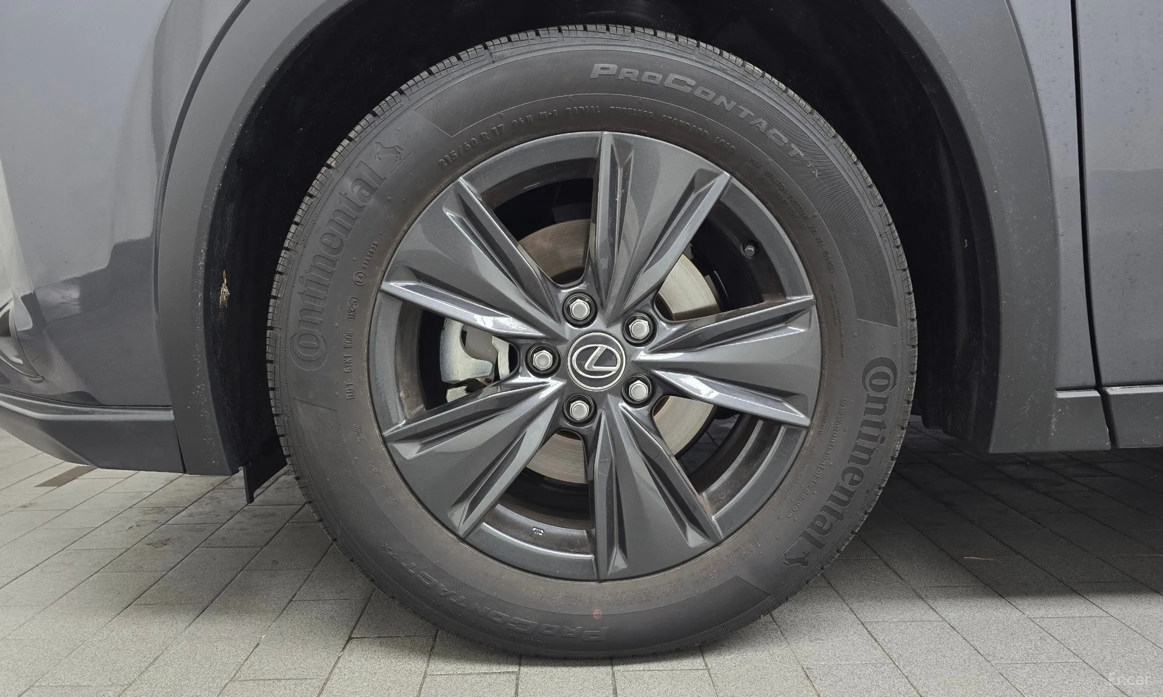 Lexus UX300h превью 5