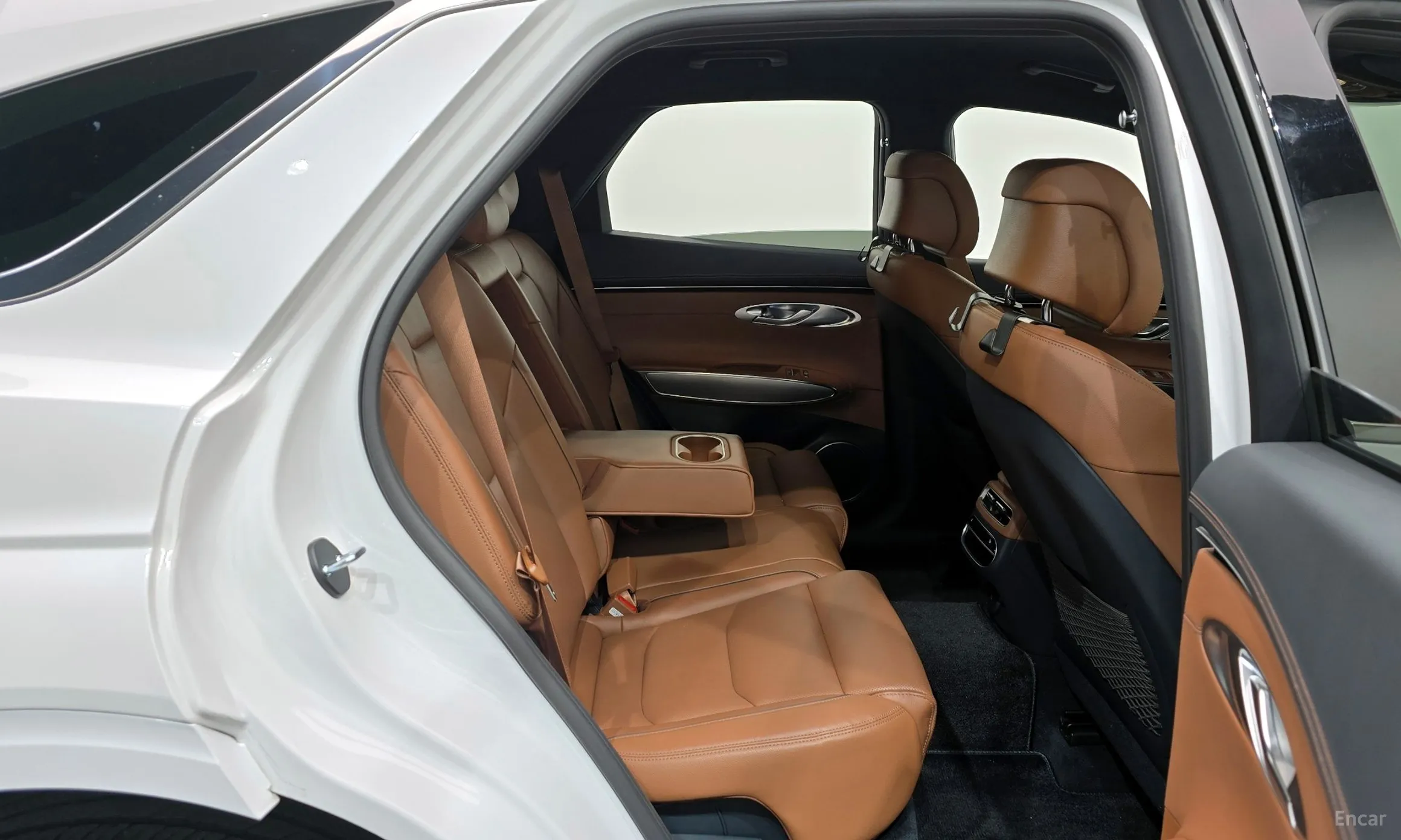 Genesis GV70 превью 12