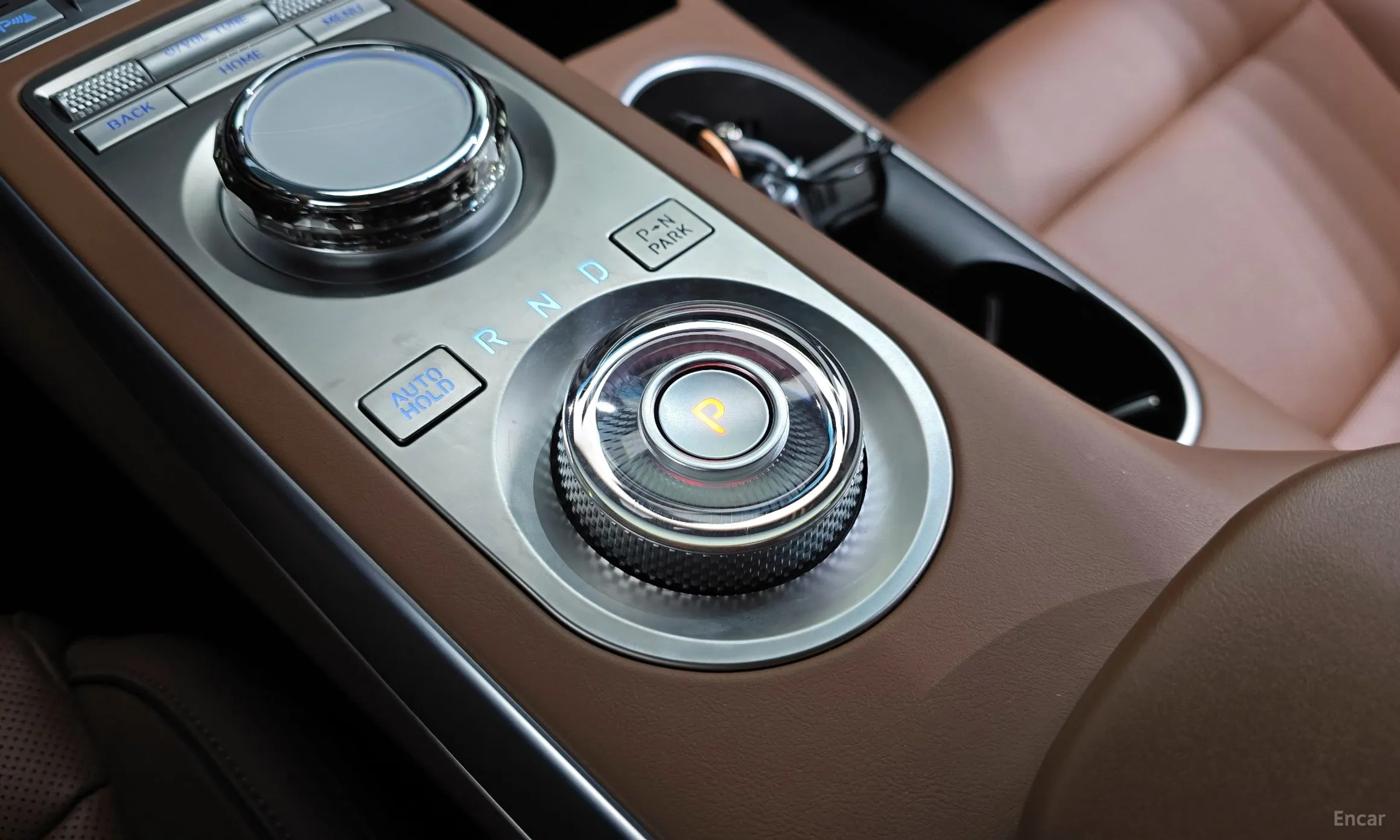 Genesis GV70 превью 9