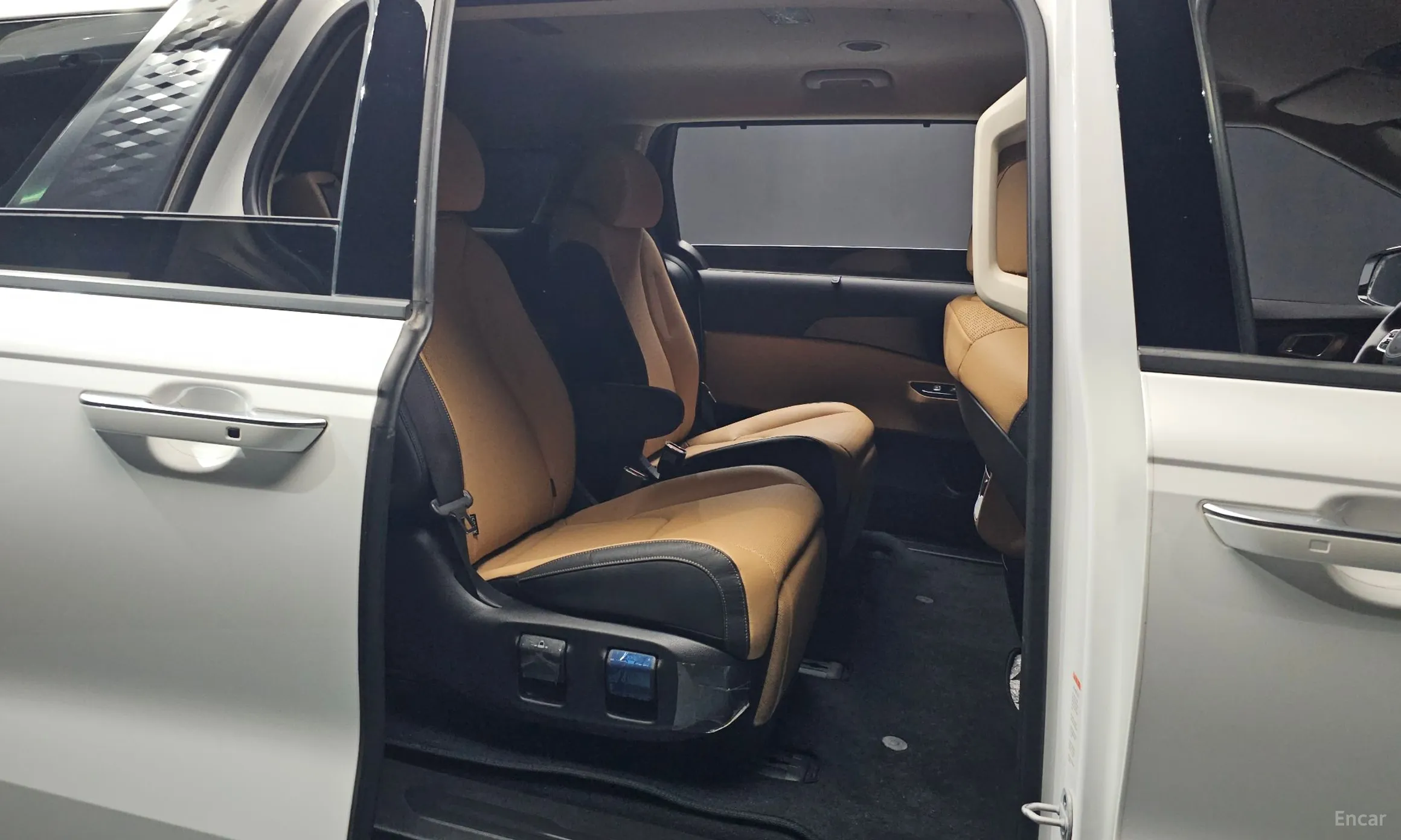 Kia Carnival Gen 4 превью 12