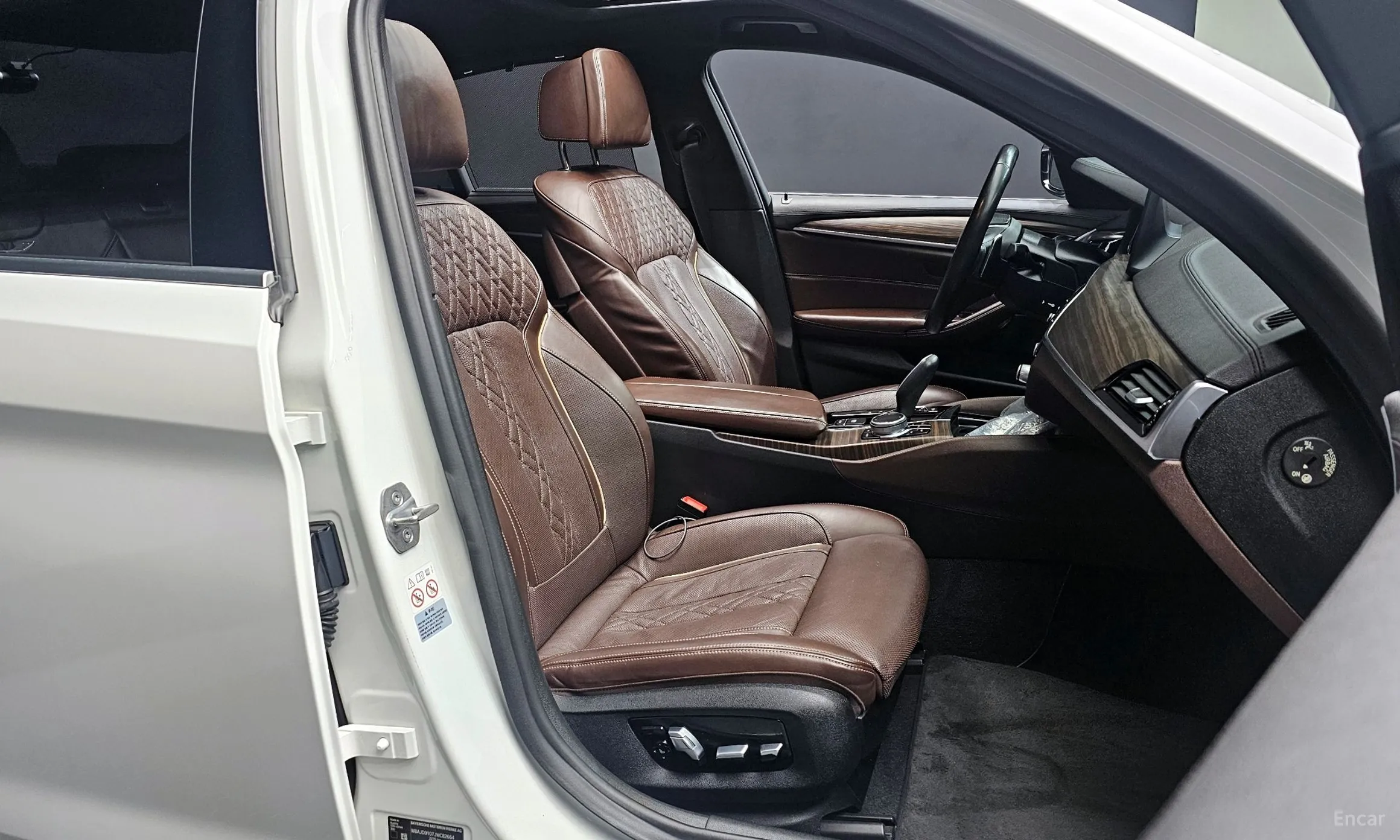 BMW 5 Series (G30) превью 10