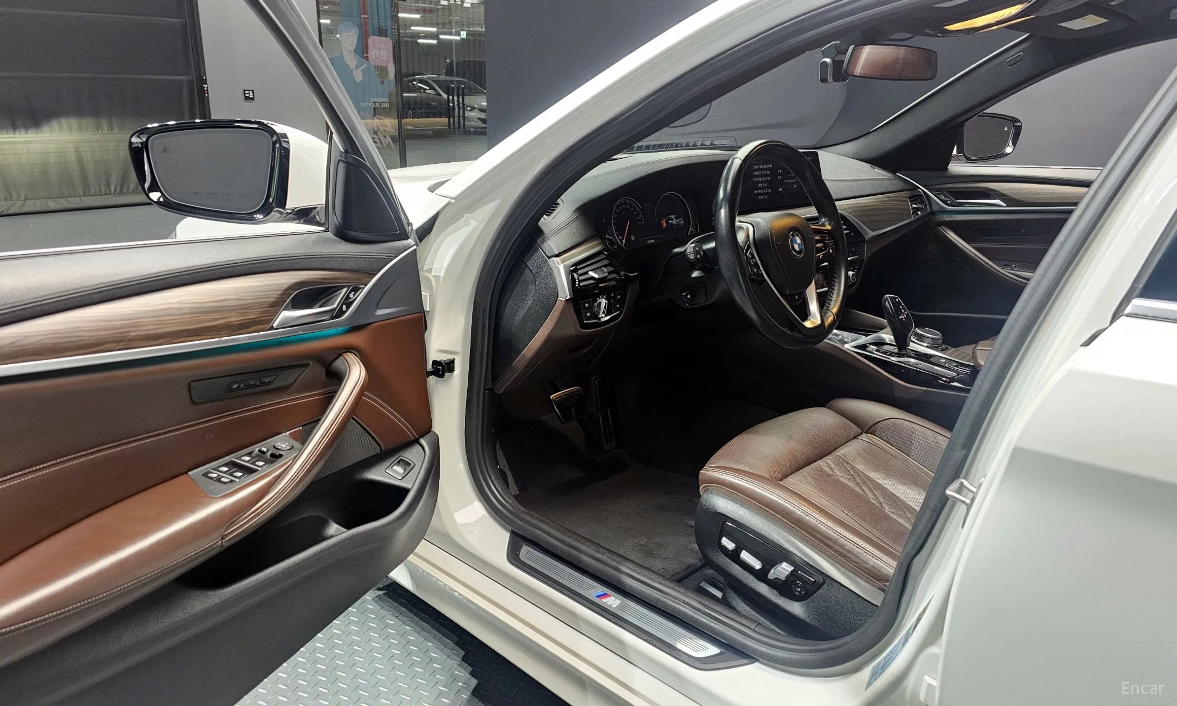 BMW 5 Series (G30) превью 11