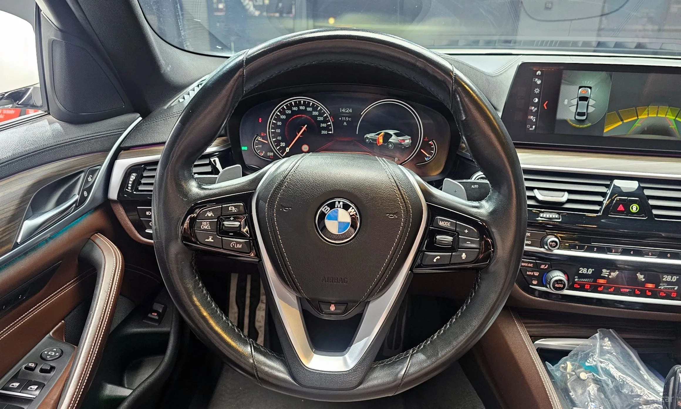 BMW 5 Series (G30) превью 13