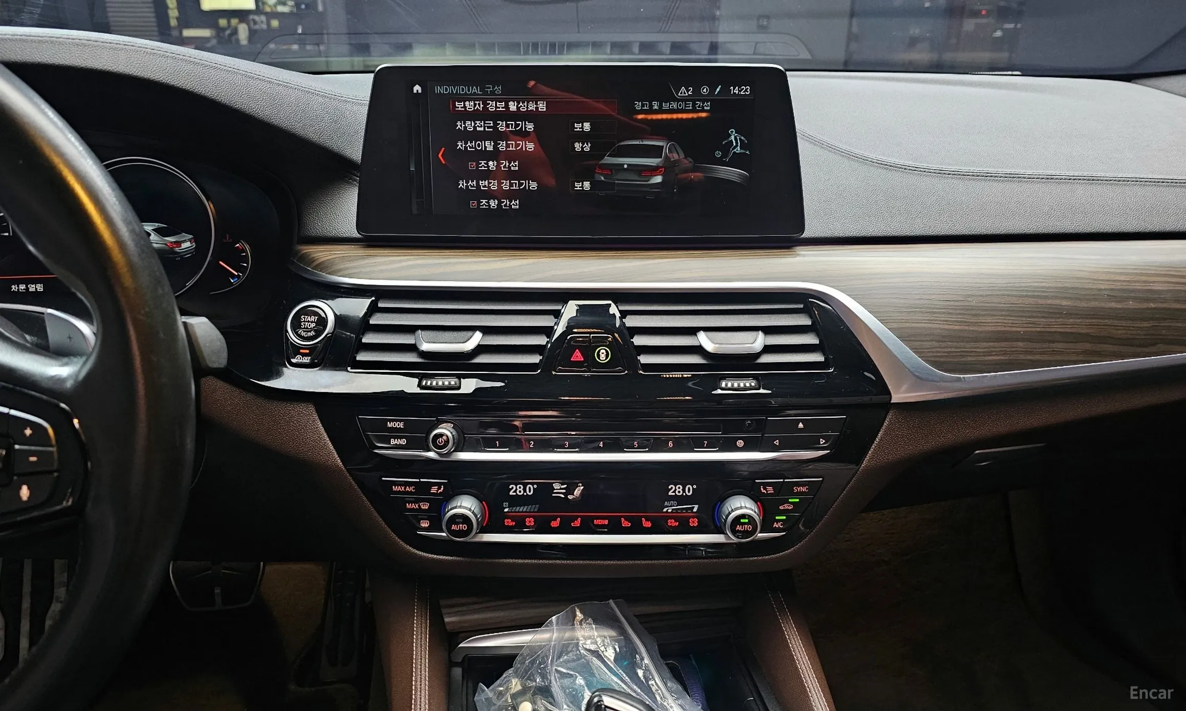 BMW 5 Series (G30) превью 14
