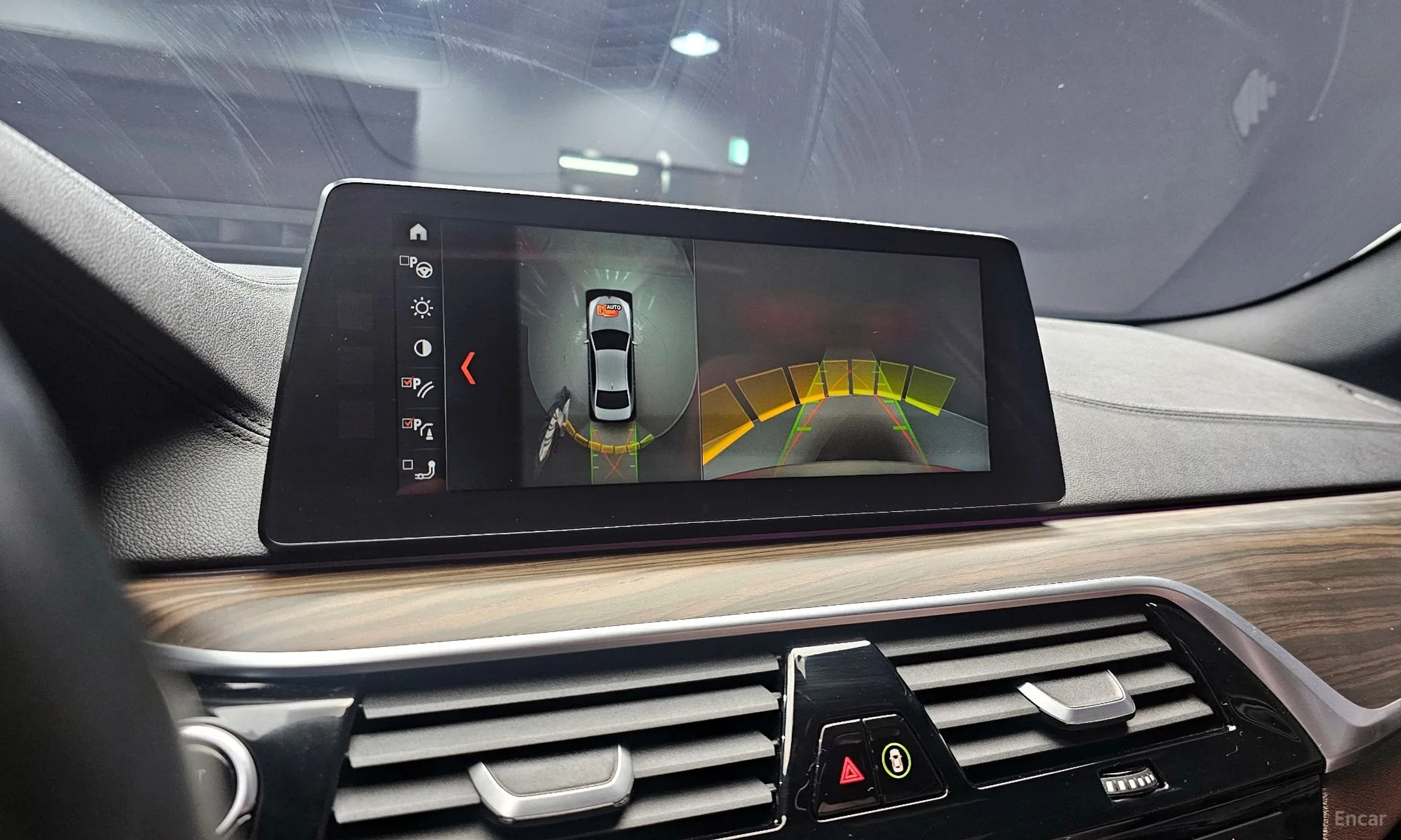 BMW 5 Series (G30) превью 15
